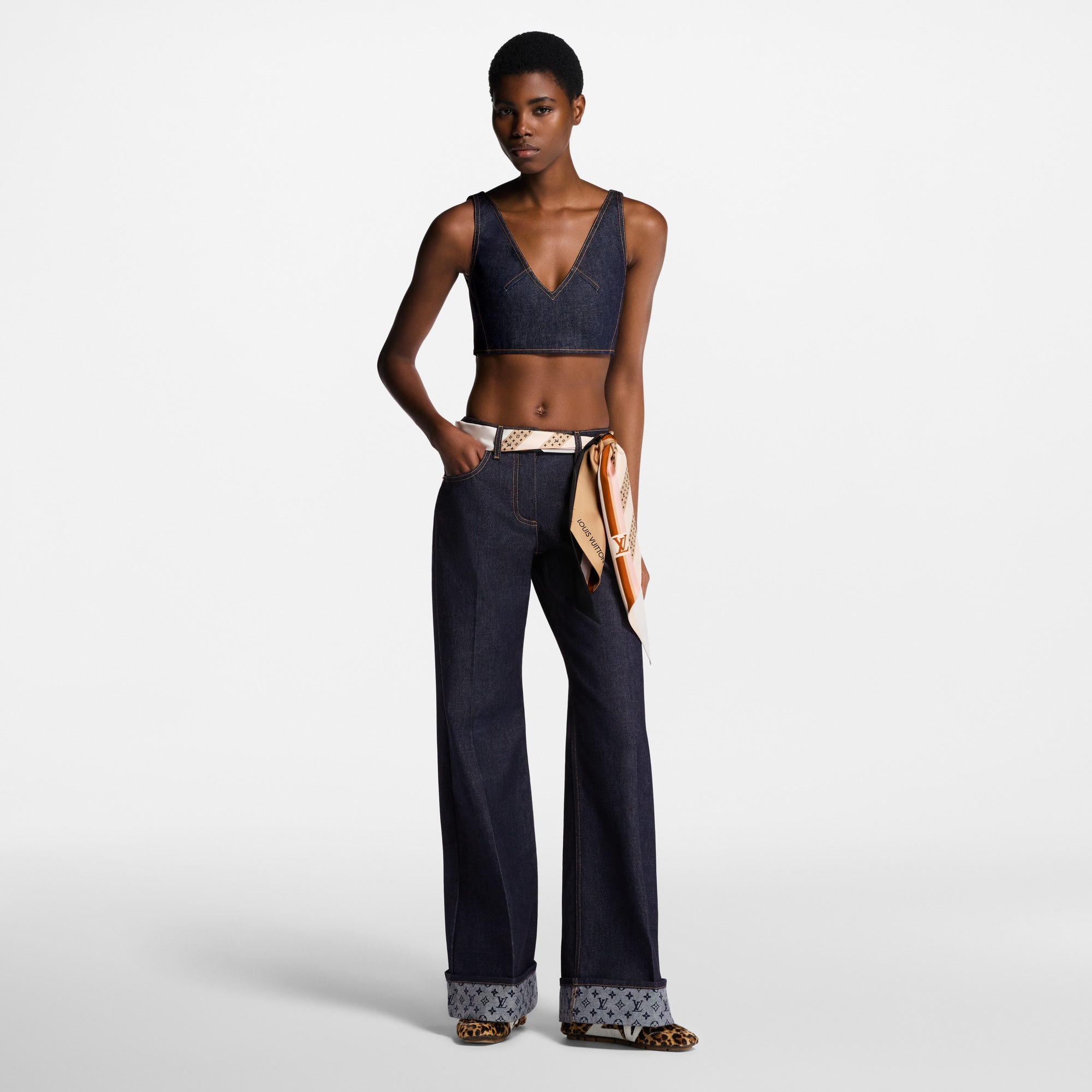 Ausgestellte Jeans mit Bündchen am Saum  Damen Ready to Wear Hosen | LOUIS VUITTON (Zoom)