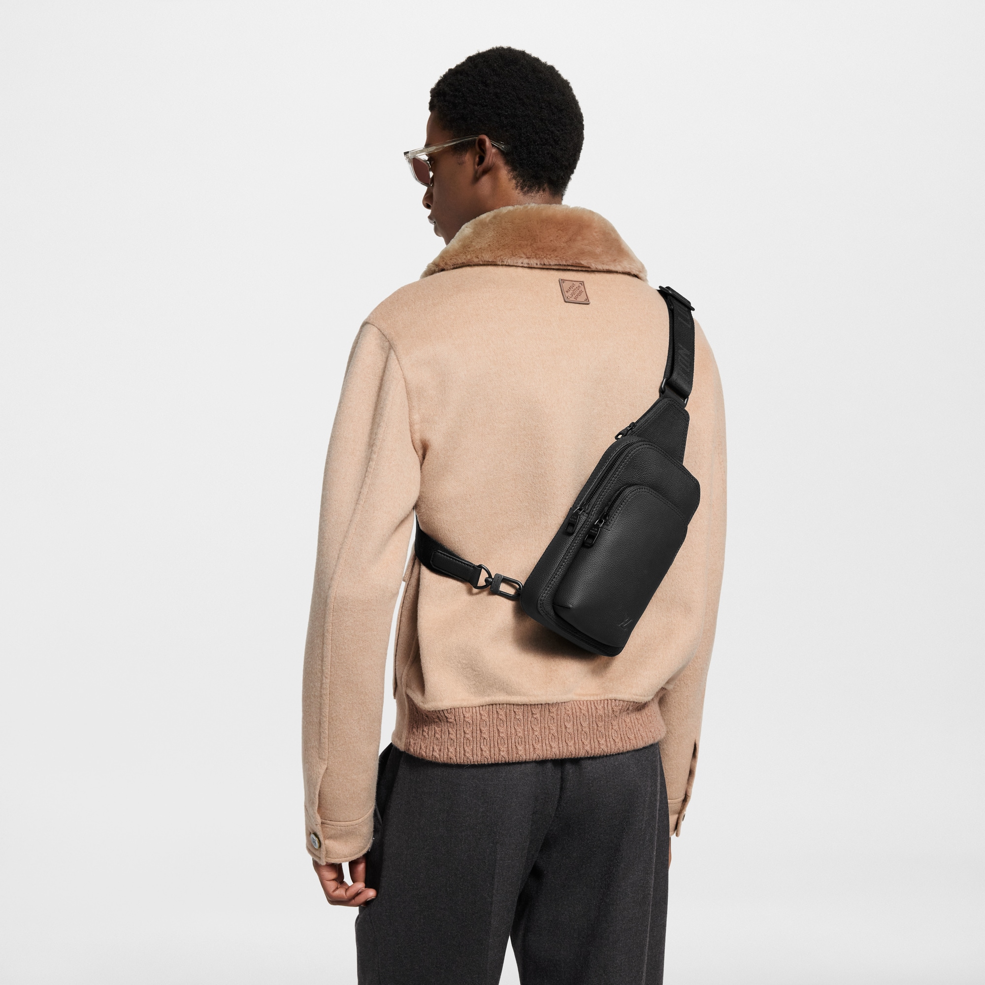 Avenue Sling Bag PM LV Aerogram Taschen und Kleinlederwaren Herren Taschen Neuheiten | LOUIS VUITTON (Zoom)
