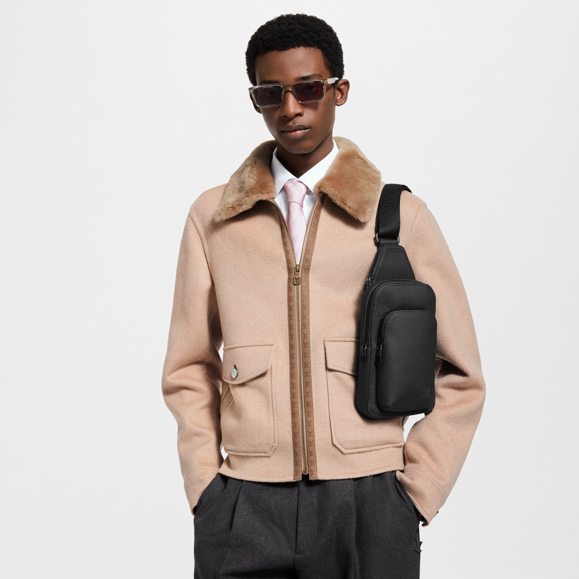 Avenue Sling Bag PM LV Aerogram Taschen und Kleinlederwaren Herren Taschen Neuheiten | LOUIS VUITTON (Zoom)