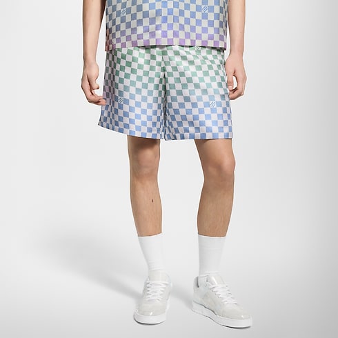 Bedruckte Shorts aus Seide mit Damier-Motiv und Farbverlauf Herren Ready to Wear Hosen | LOUIS VUITTON (Zoom)
