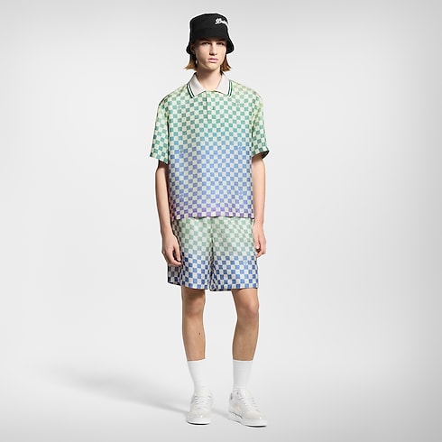 Bedruckte Shorts aus Seide mit Damier-Motiv und Farbverlauf Herren Ready to Wear Hosen | LOUIS VUITTON (Zoom)
