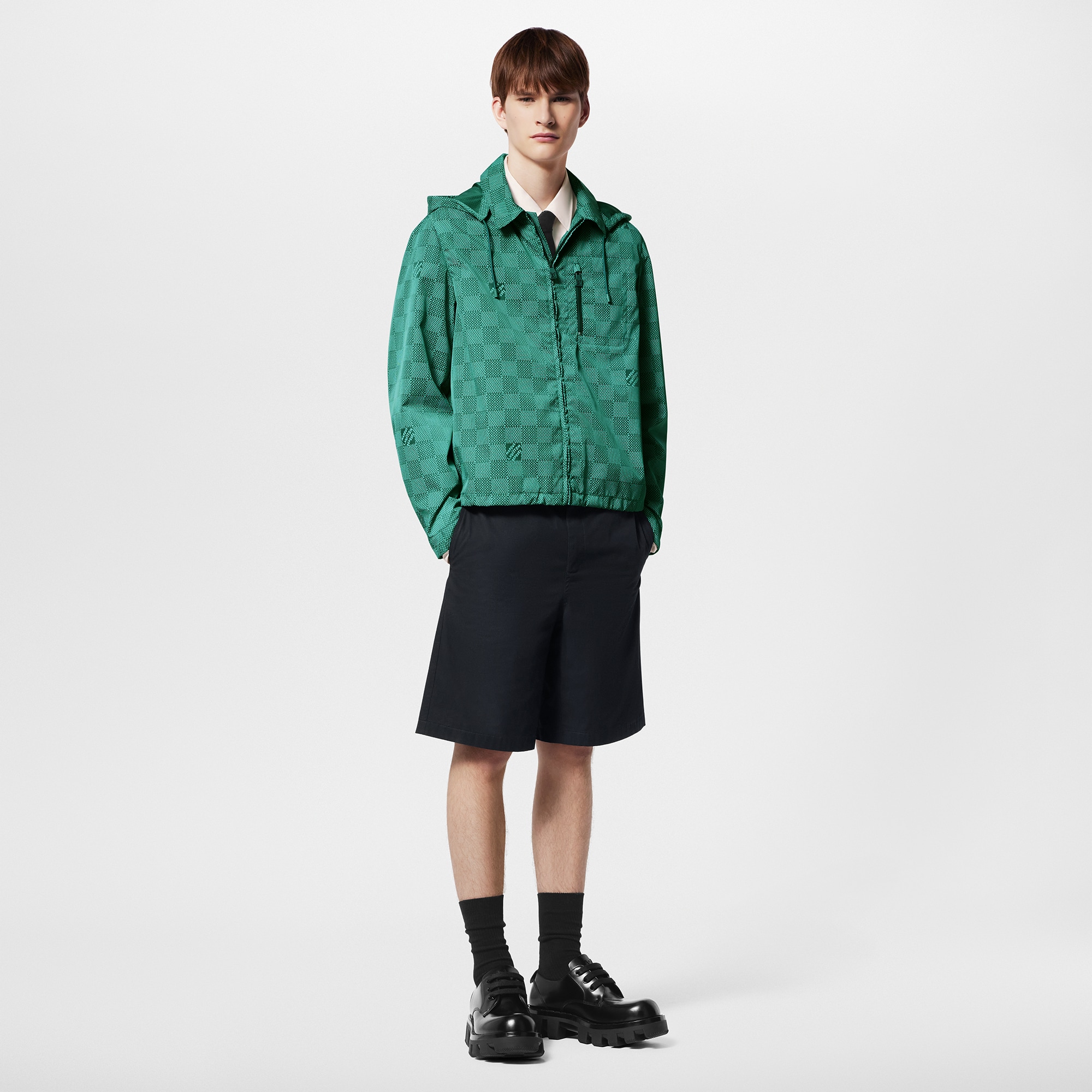 Bedruckte Windjacke aus Nylon mit Kapuze  Herren Ready to Wear Jacken und Mäntel | LOUIS VUITTON (Zoom)