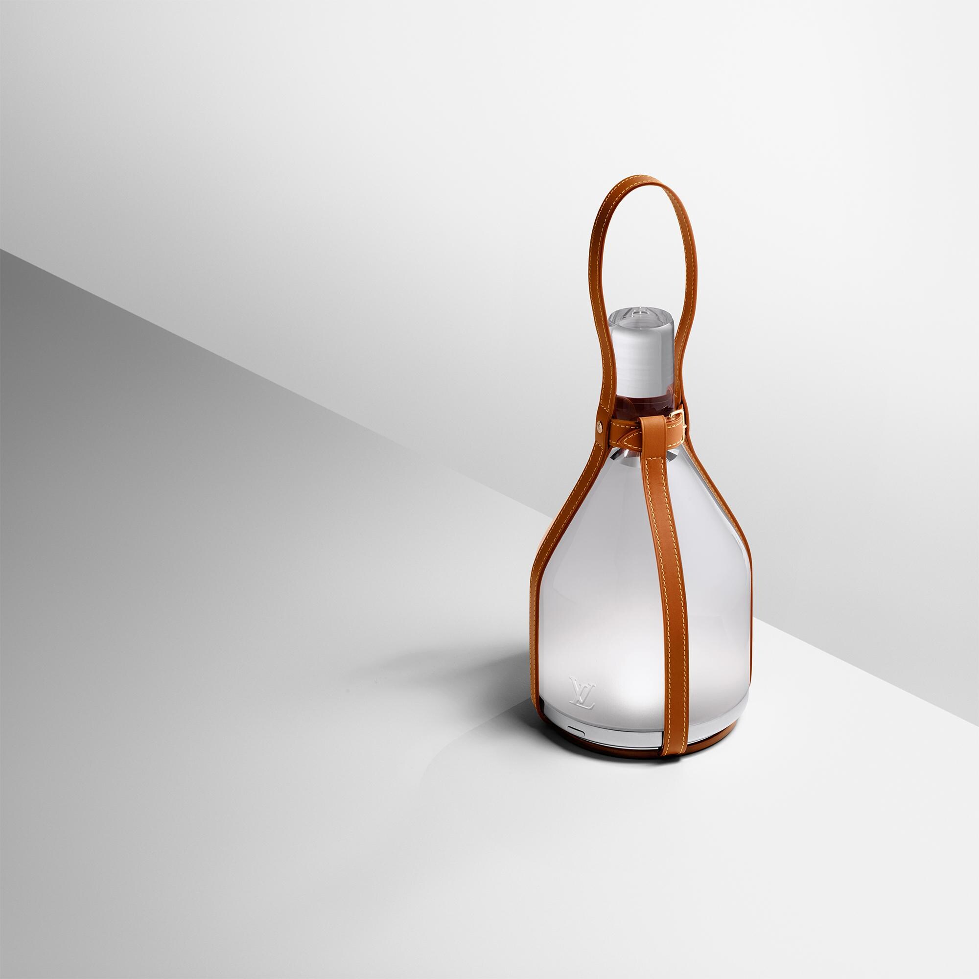 Bell Lamp von Edward Barber & Jay Osgerby Leder & andere Materialien Neuheiten Holiday Geschenkideen für Sie | LOUIS VUITTON (Zoom)