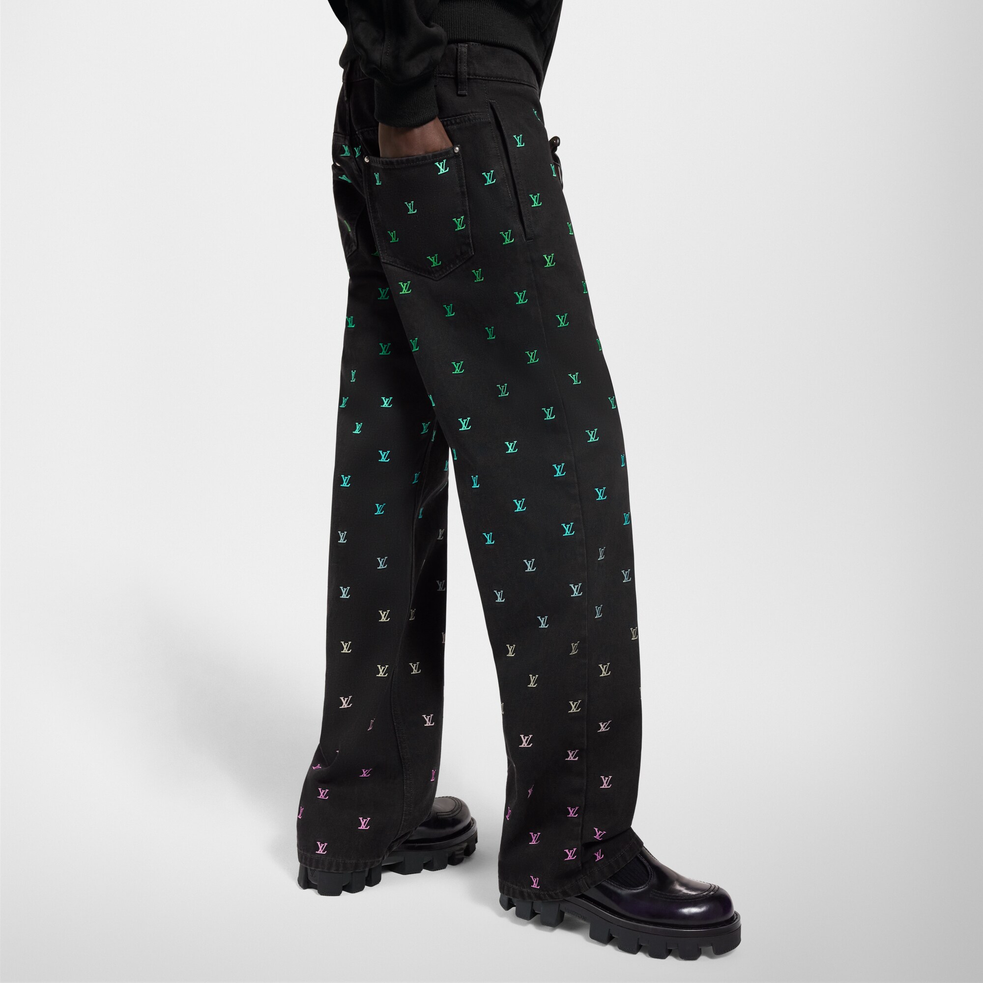 Bestickte Denim-Hose im Skater-Look mit LV Blason-Motiv und Farbverlauf  Herren Ready to Wear Denim | LOUIS VUITTON (Zoom)