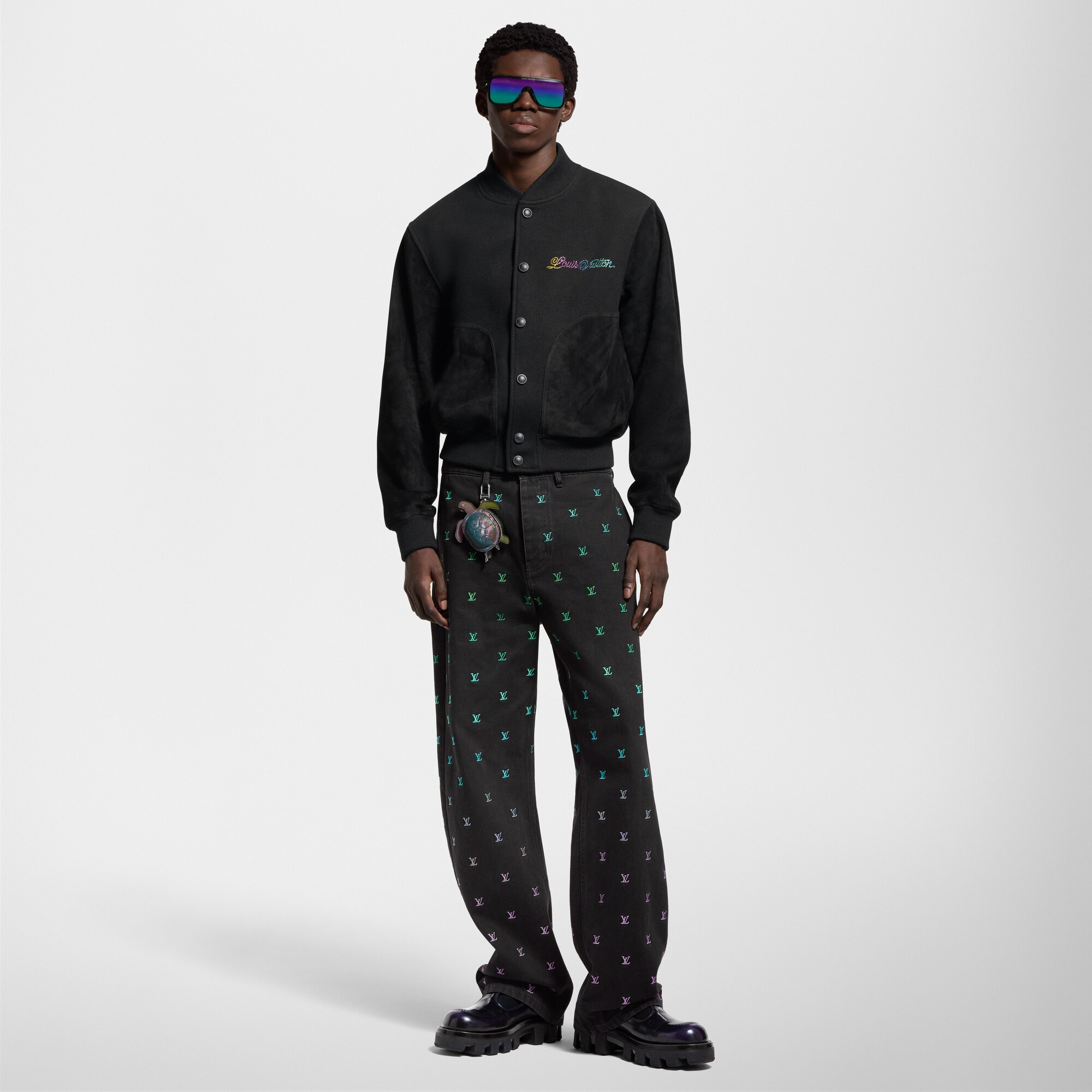 Bestickte Denim-Hose im Skater-Look mit LV Blason-Motiv und Farbverlauf  Herren Ready to Wear Denim | LOUIS VUITTON (Zoom)