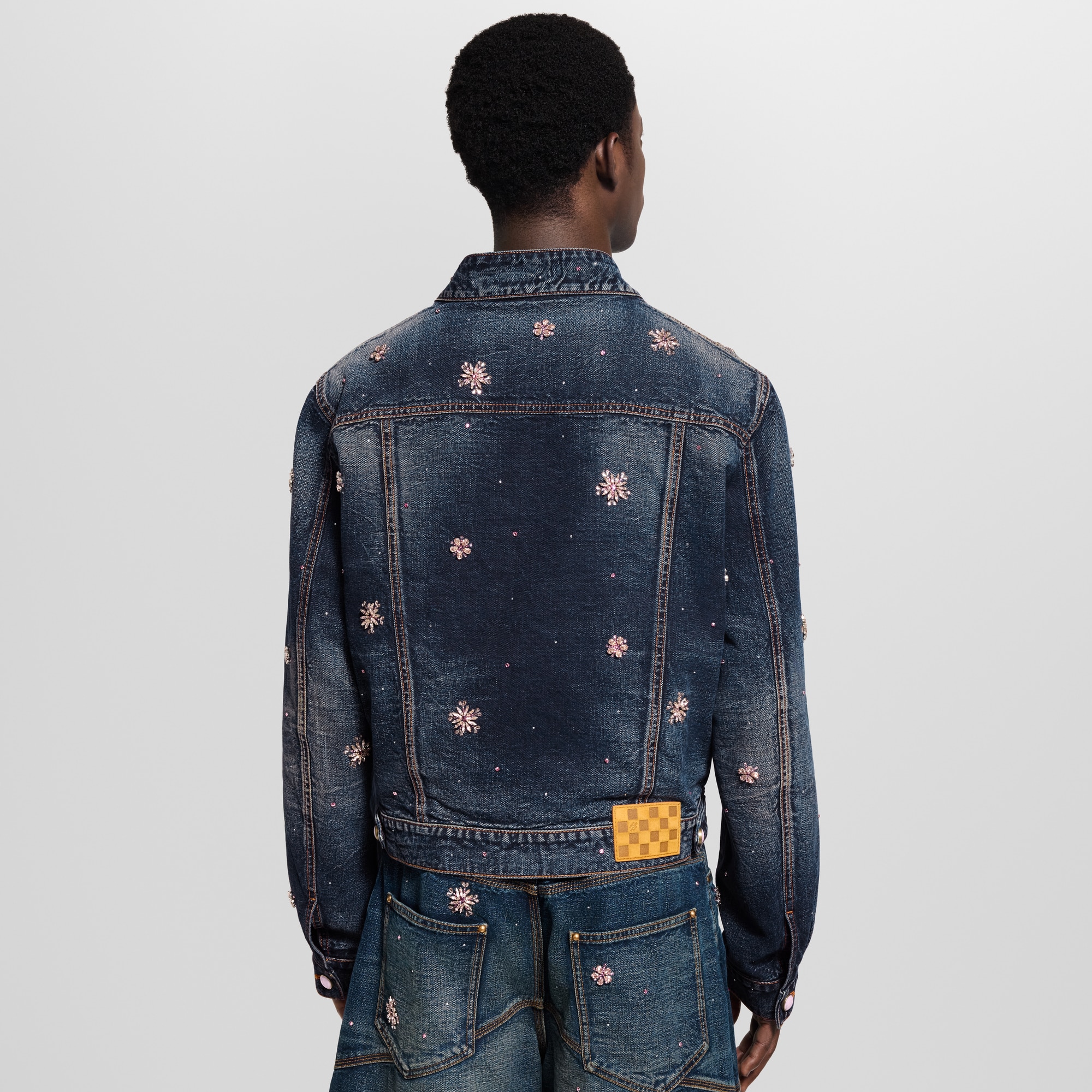 Bestickte Jacke aus Denim mit Kimono-Details  Herren Ready to Wear Jacken und Mäntel | LOUIS VUITTON (Zoom)