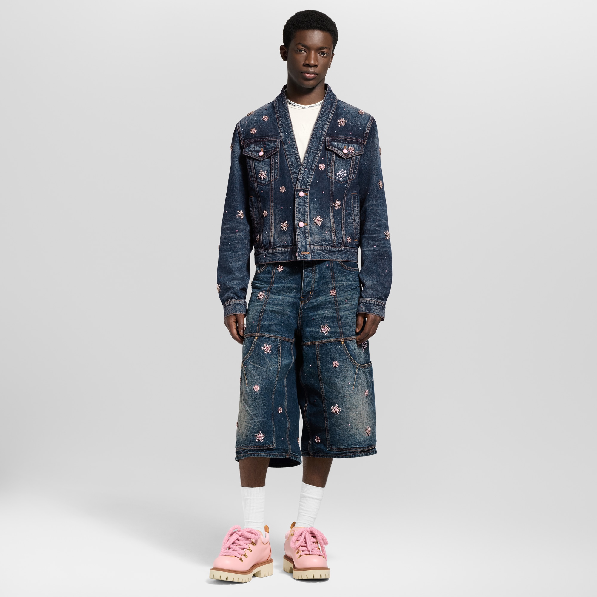 Bestickte Jacke aus Denim mit Kimono-Details  Herren Ready to Wear Jacken und Mäntel | LOUIS VUITTON (Zoom)