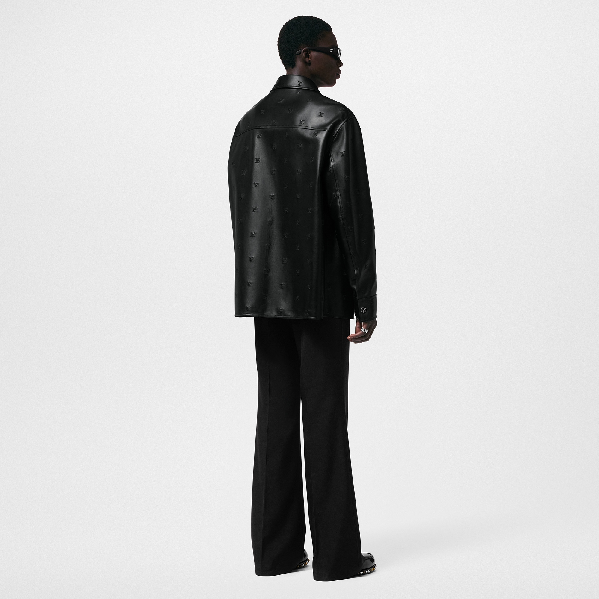 Besticktes Overshirt aus Leder mit Signatur  Herren Ready to Wear Vollständige Ready to Wear | LOUIS VUITTON (Zoom)