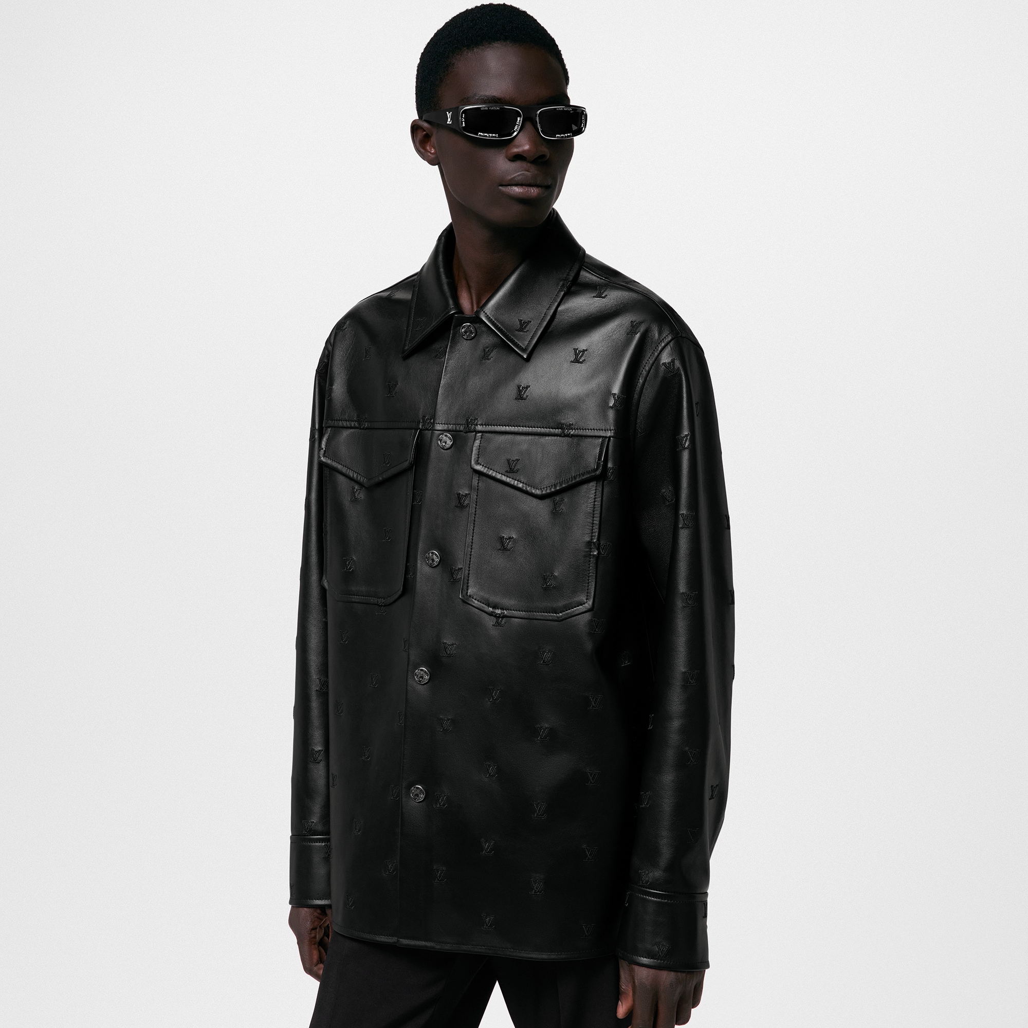 Besticktes Overshirt aus Leder mit Signatur  Herren Ready to Wear Vollständige Ready to Wear | LOUIS VUITTON (Zoom)
