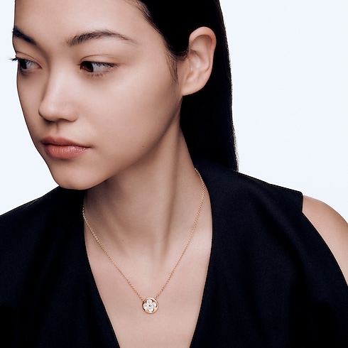 Blossom Sun Anhänger, Roségold Und Weisses Perlmutt Schmuck Kategorien Alle Schmuckstücke | LOUIS VUITTON (Zoom)