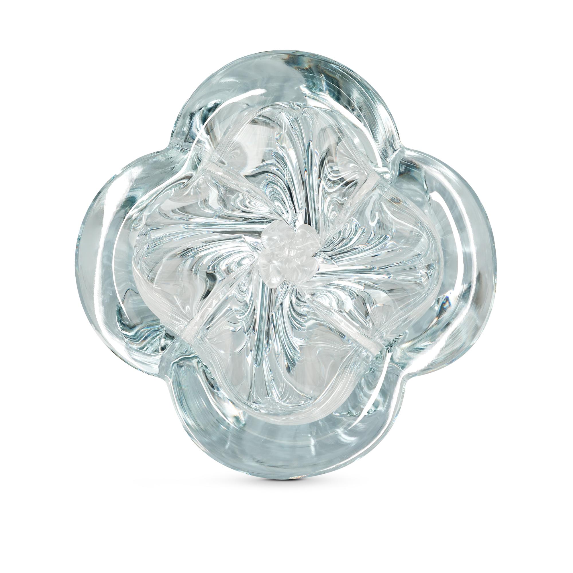 Blossom Vase von Tokujin Yoshioka  Trunks, Reisen und Wohnen Wohnen und Art of Dining Dekoration | LOUIS VUITTON (Zoom)