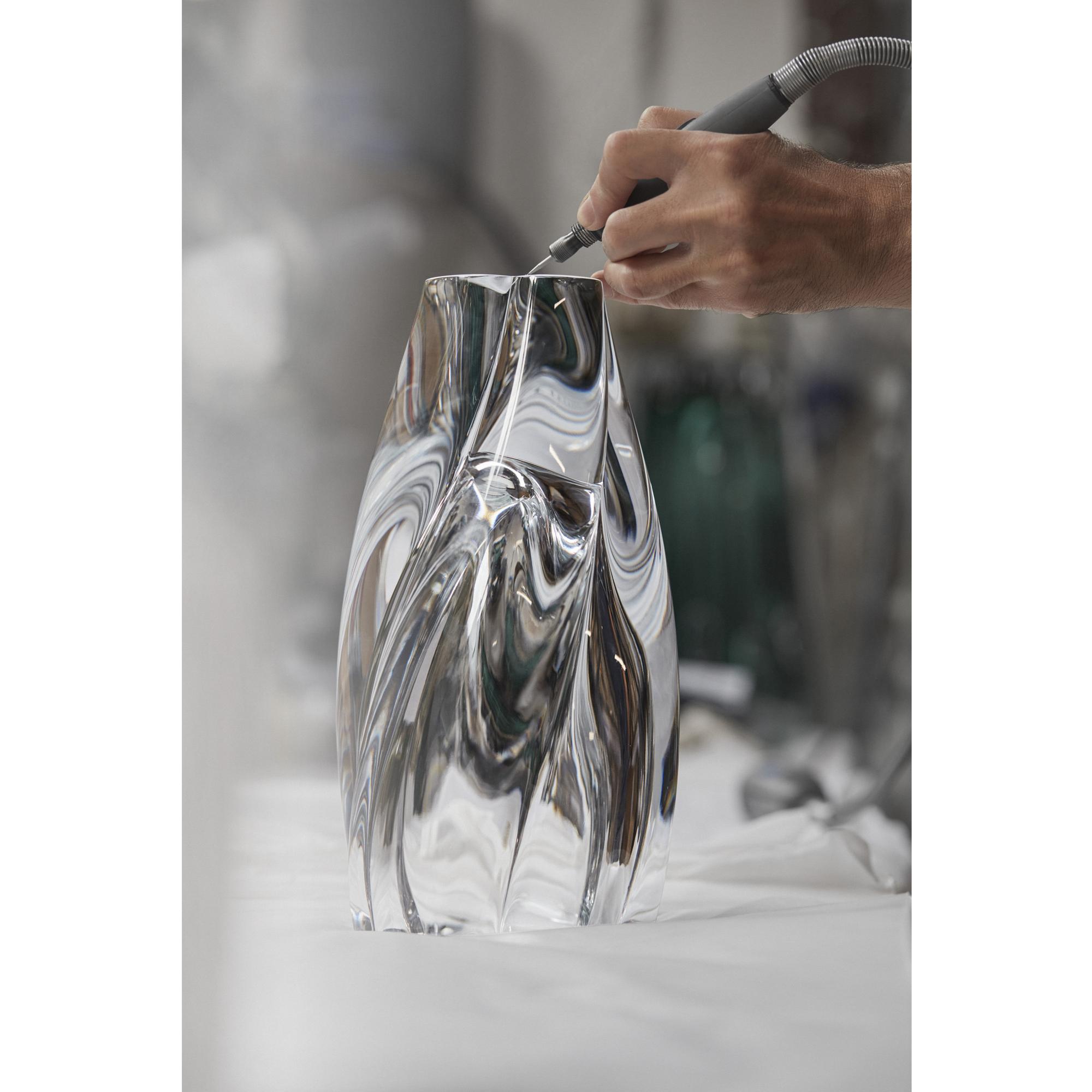 Blossom Vase von Tokujin Yoshioka  Trunks, Reisen und Wohnen Wohnen und Art of Dining Dekoration | LOUIS VUITTON (Zoom)