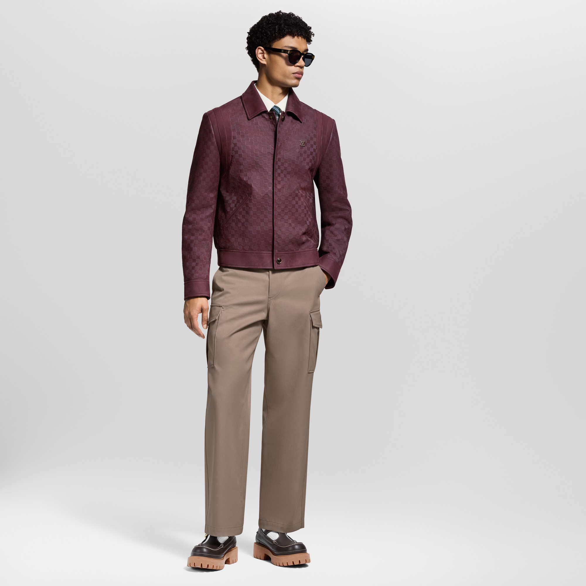 Blouson aus Leder mit geprägtem Damier-Motiv  Herren Ready to Wear Jacken und Mäntel | LOUIS VUITTON (Zoom)