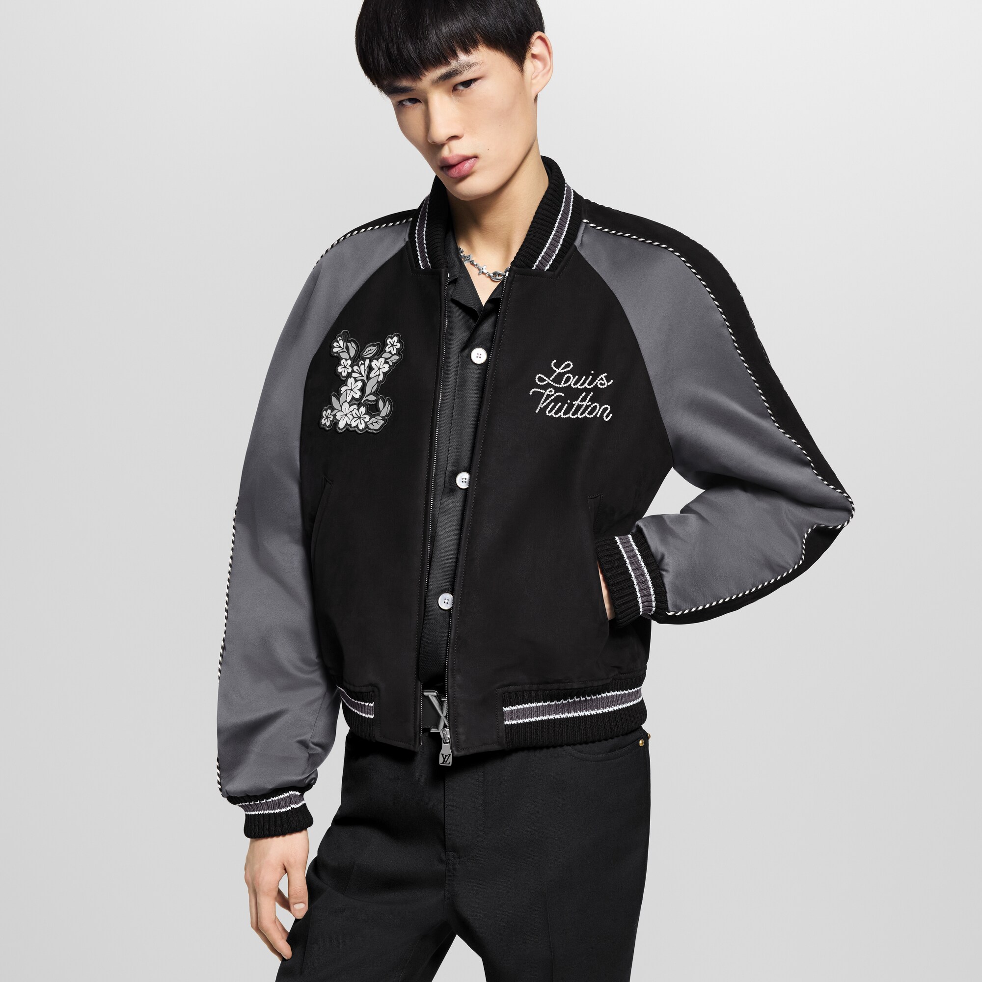Blouson aus Leder mit Verzierungen  Herren Ready to Wear Jacken und Mäntel | LOUIS VUITTON (Zoom)