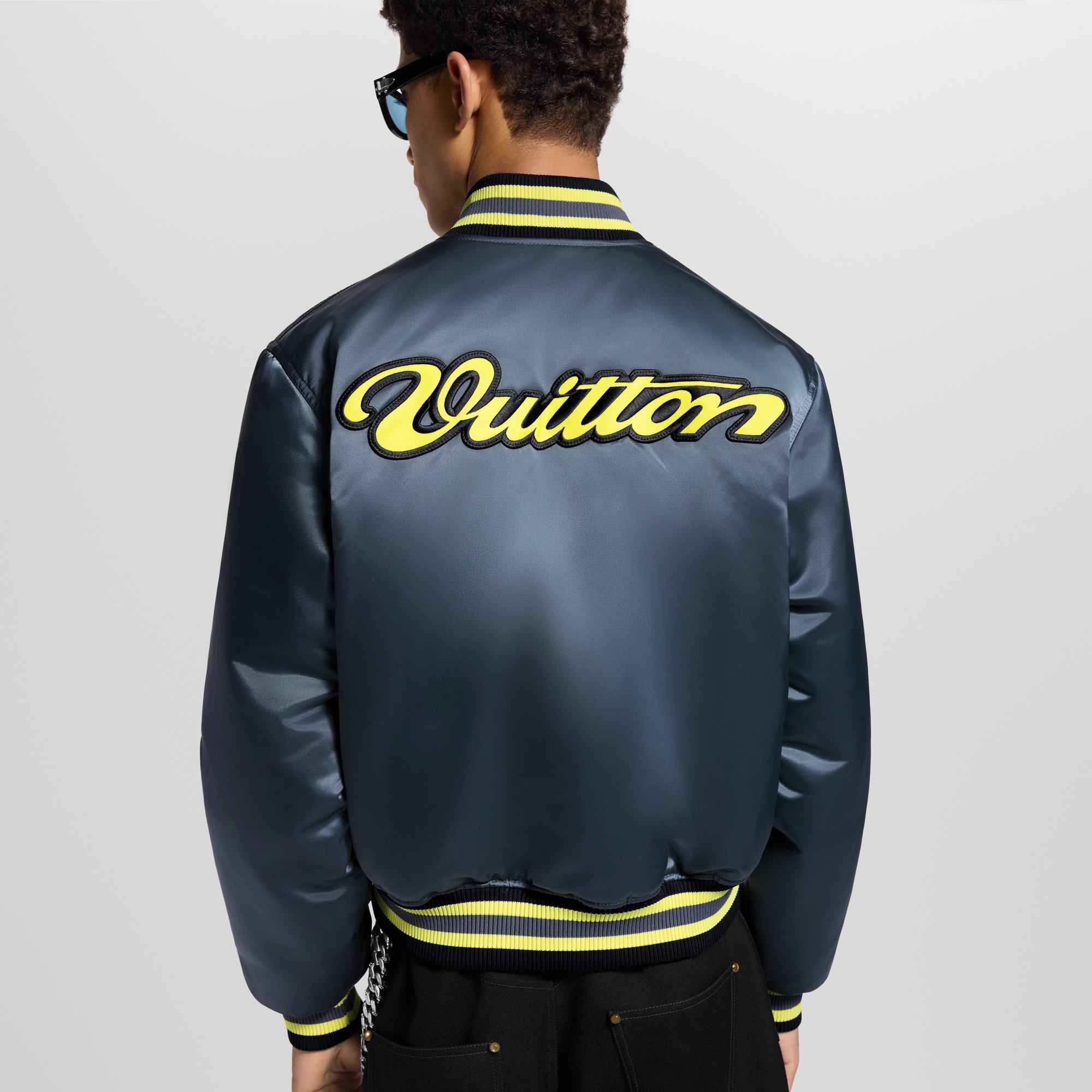Blouson im Baseball-Stil aus Satin  Herren Ready to Wear Jacken und Mäntel | LOUIS VUITTON (Zoom)