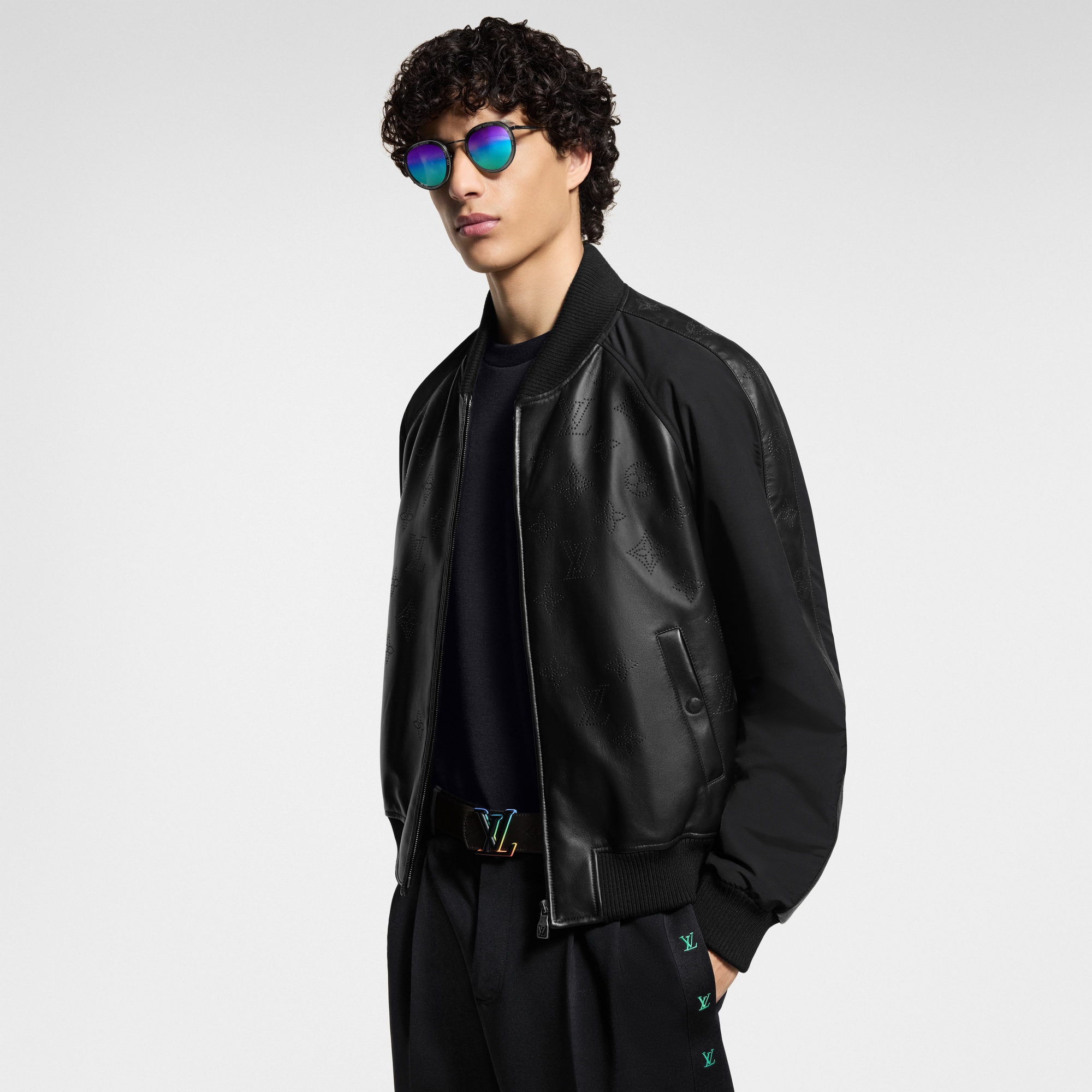 Blouson im Trainings-Stil aus Leder mit Monogram  Herren Ready to Wear Jacken und Mäntel | LOUIS VUITTON (Zoom)