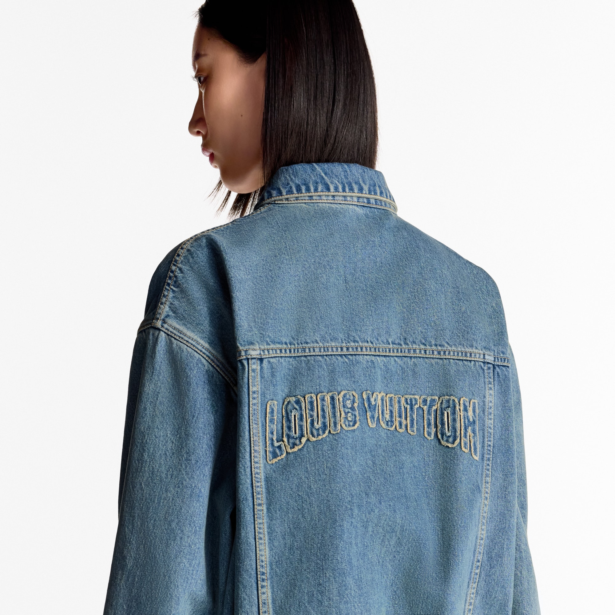 Bomberjacke aus Denim  Damen Ready to Wear Mäntel und Jacken | LOUIS VUITTON (Zoom)