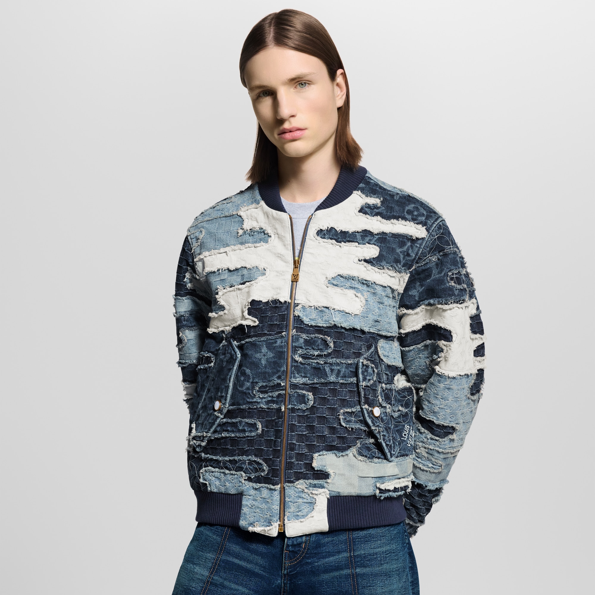 Bomberjacke aus Denim mit Patchwork-Motiv  Herren Ready to Wear Jacken und Mäntel | LOUIS VUITTON (Zoom)