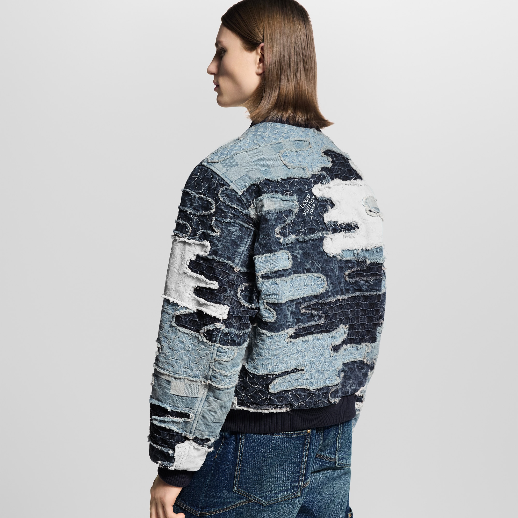 Bomberjacke aus Denim mit Patchwork-Motiv  Herren Ready to Wear Jacken und Mäntel | LOUIS VUITTON (Zoom)