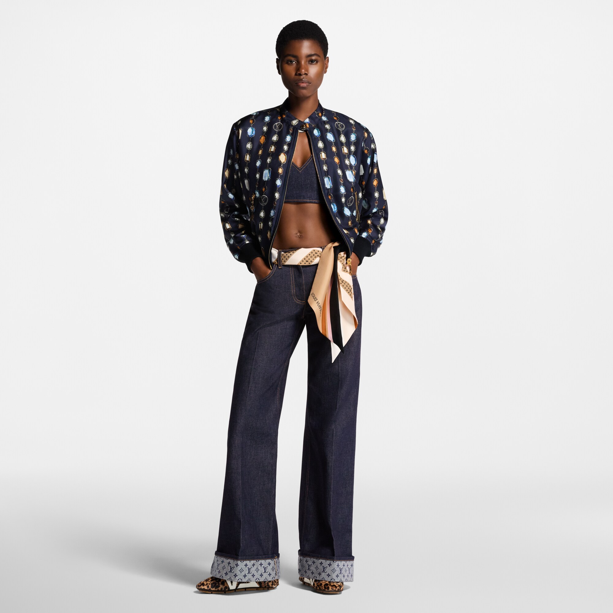 Bomberjacke zum Wenden mit Halsketten-Motiv  Damen Ready to Wear Mäntel und Jacken | LOUIS VUITTON (Zoom)