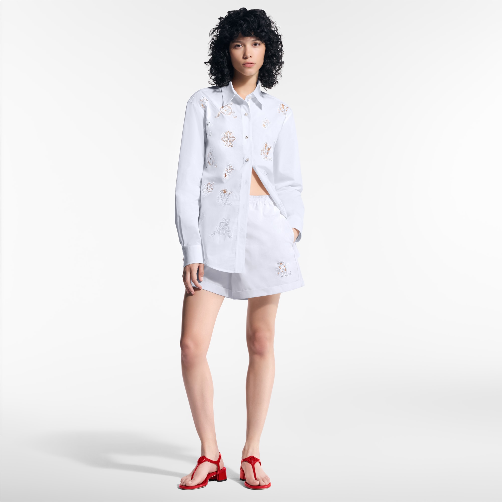 Boxershorts mit LV Initialen als Lochstickerei  Damen Ready to Wear Röcke und Shorts | LOUIS VUITTON (Zoom)