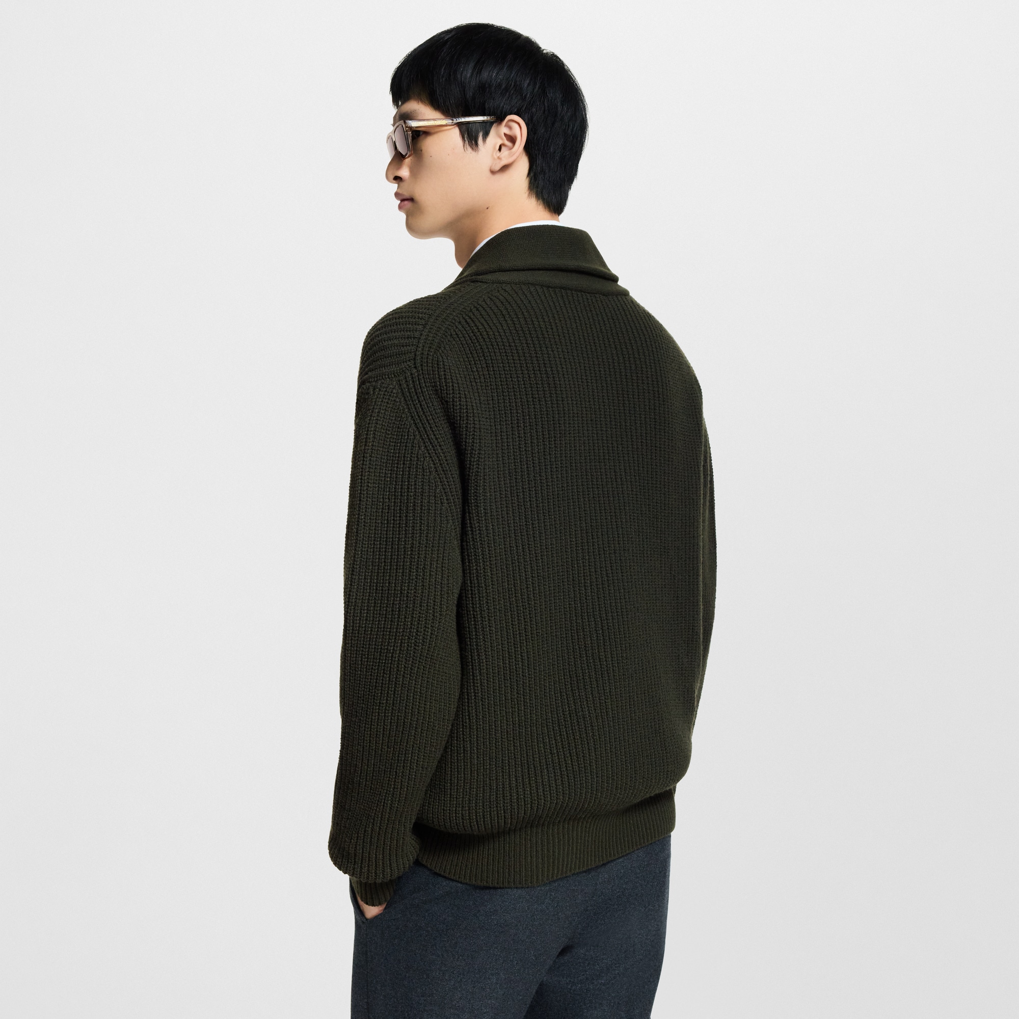 Cardigan aus Kaschmirgemisch mit Schalkragen  Herren Ready to Wear Vollständige Ready to Wear | LOUIS VUITTON (Zoom)