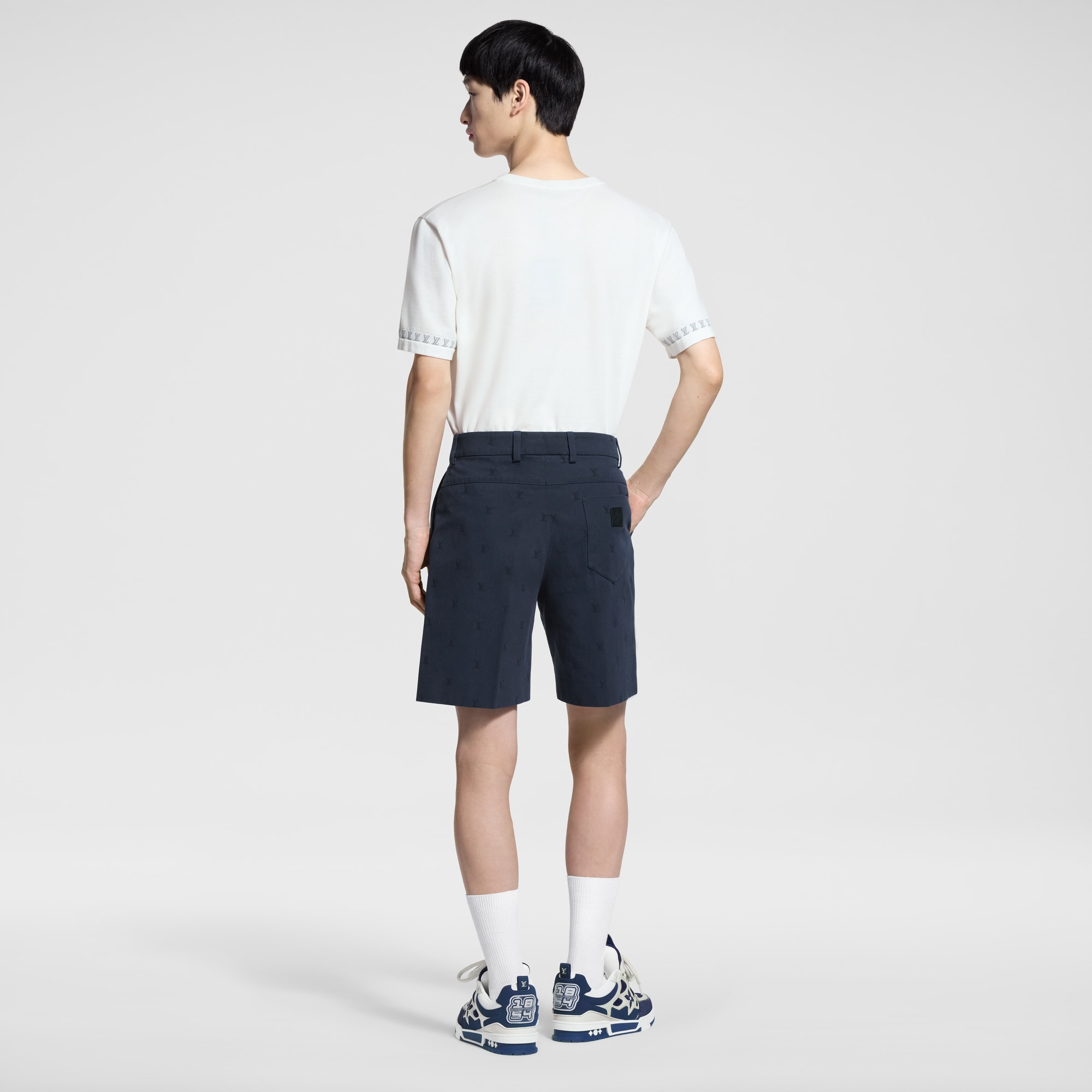 Chinoshorts aus Baumwolle mit LV Blason-Motiv  Herren Ready to Wear Hosen | LOUIS VUITTON (Zoom)