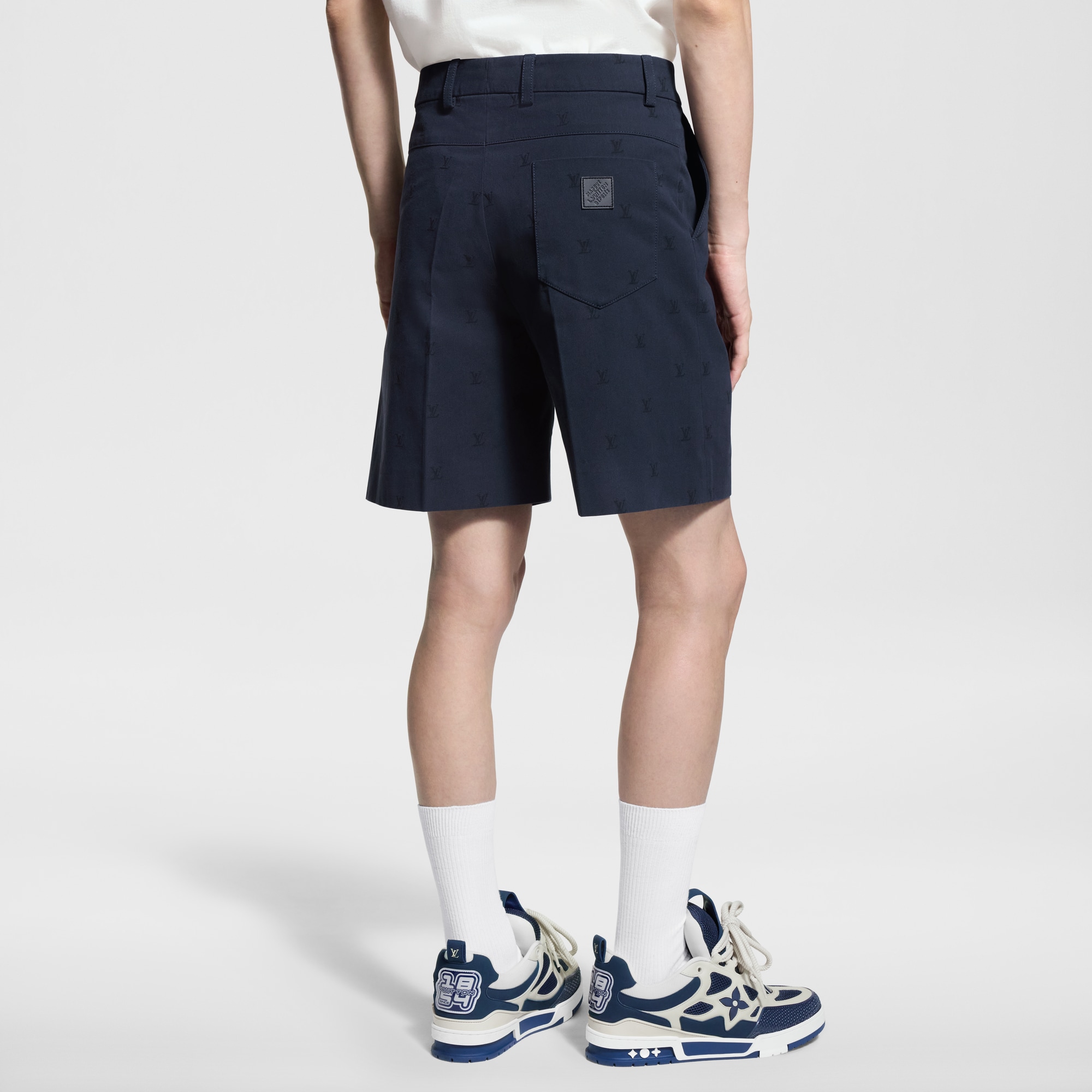 Chinoshorts aus Baumwolle mit LV Blason-Motiv  Herren Ready to Wear Hosen | LOUIS VUITTON (Zoom)