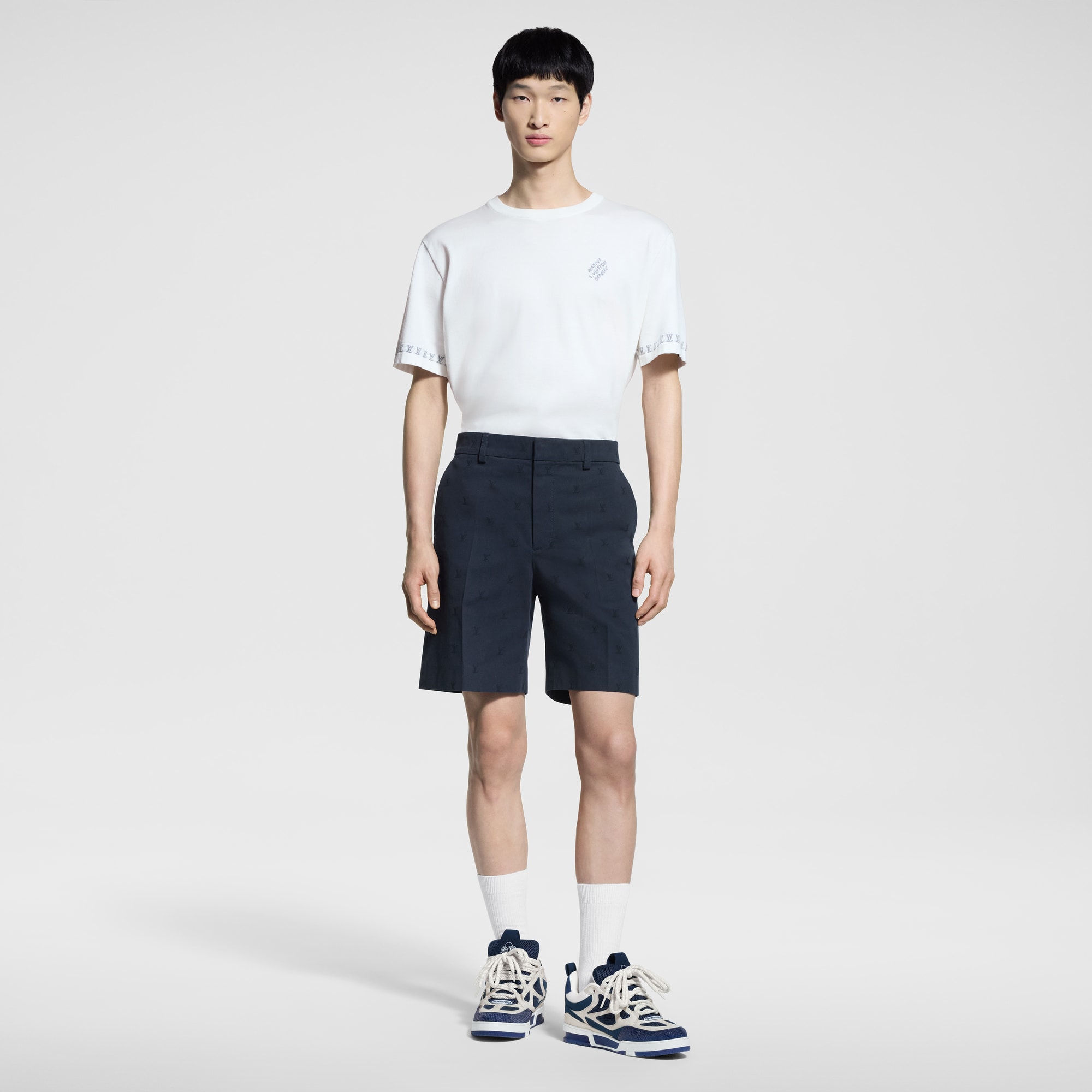 Chinoshorts aus Baumwolle mit LV Blason-Motiv  Herren Ready to Wear Hosen | LOUIS VUITTON (Zoom)