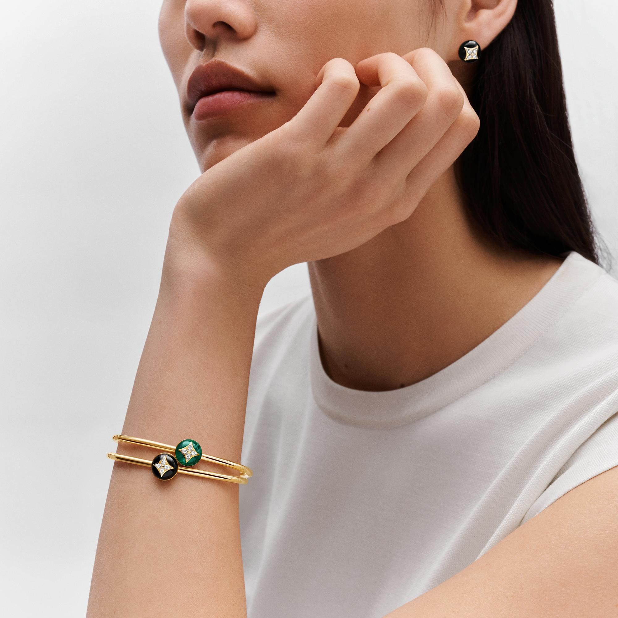Color Blossom Armreif mit offenem Design, Gelbgold, Malachit und Diamanten  Herren Discontinued Product Obs 12 | LOUIS VUITTON (Zoom)