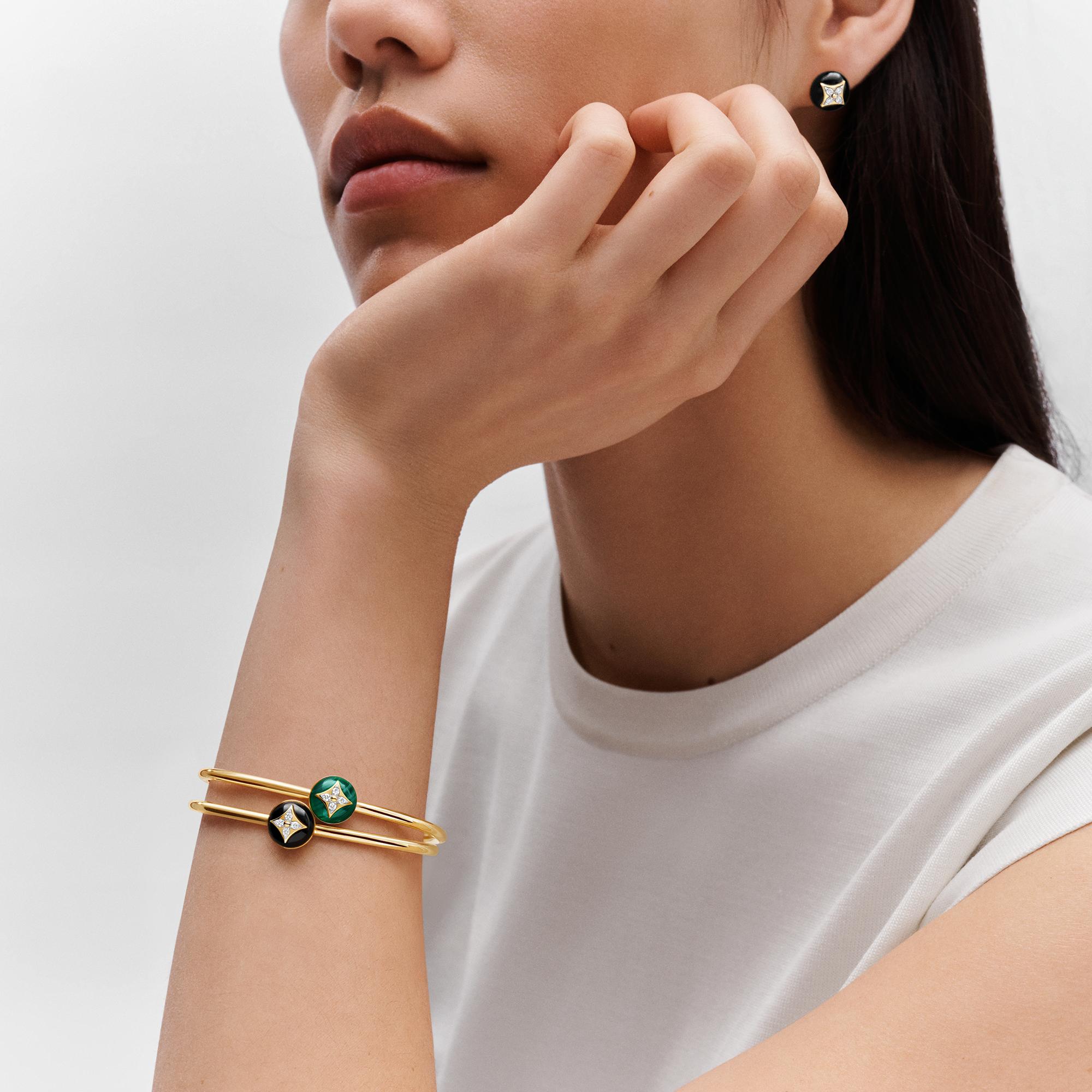 Color Blossom Armreif mit offenem Design, Gelbgold, Weißgold, Onyx und Diamanten  Herren Discontinued Product Obs 12 | LOUIS VUITTON (Zoom)
