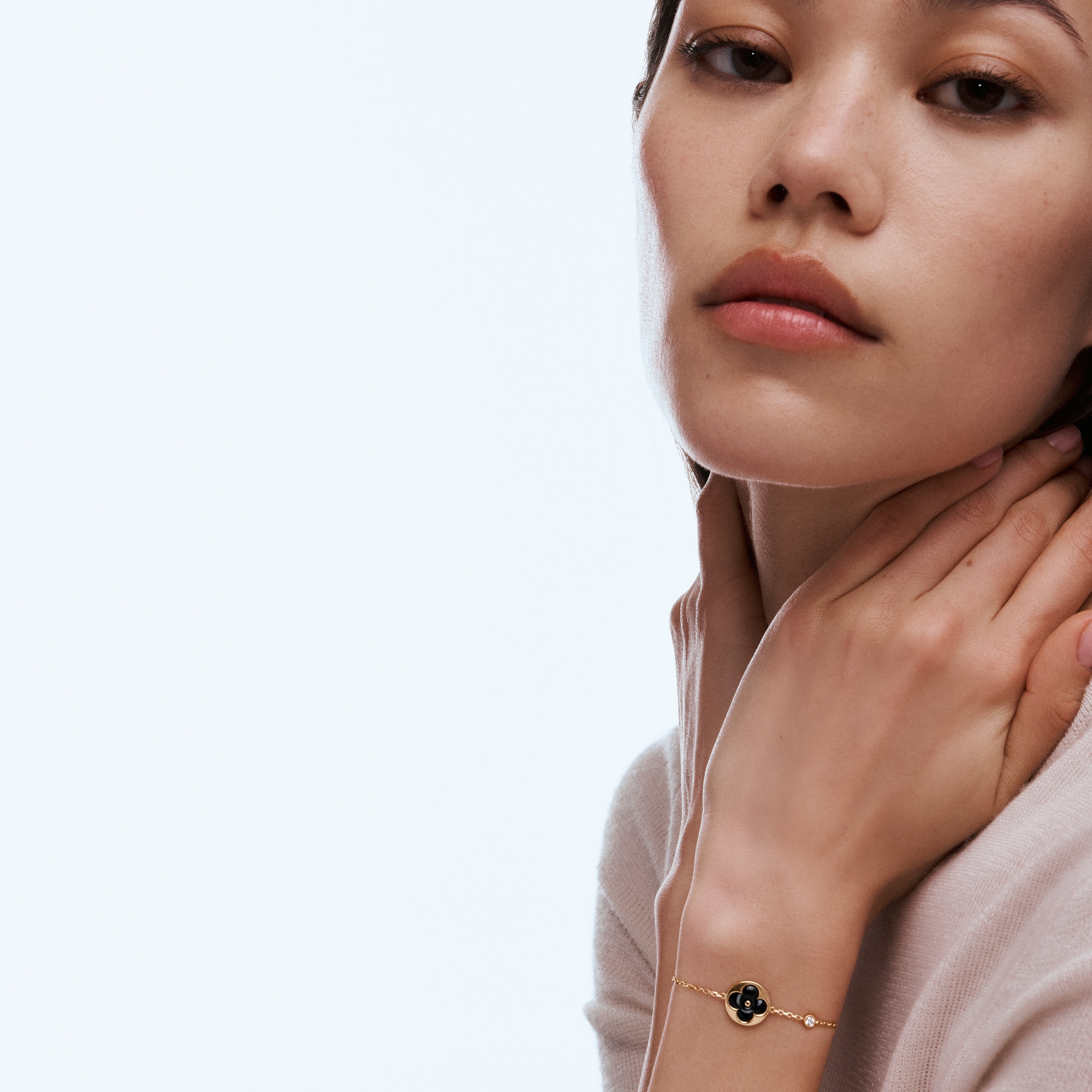 Color Blossom BB Sun Armband, Gelbgold, Onyx und Diamant  Schmuck Kategorien Armbänder | LOUIS VUITTON (Zoom)