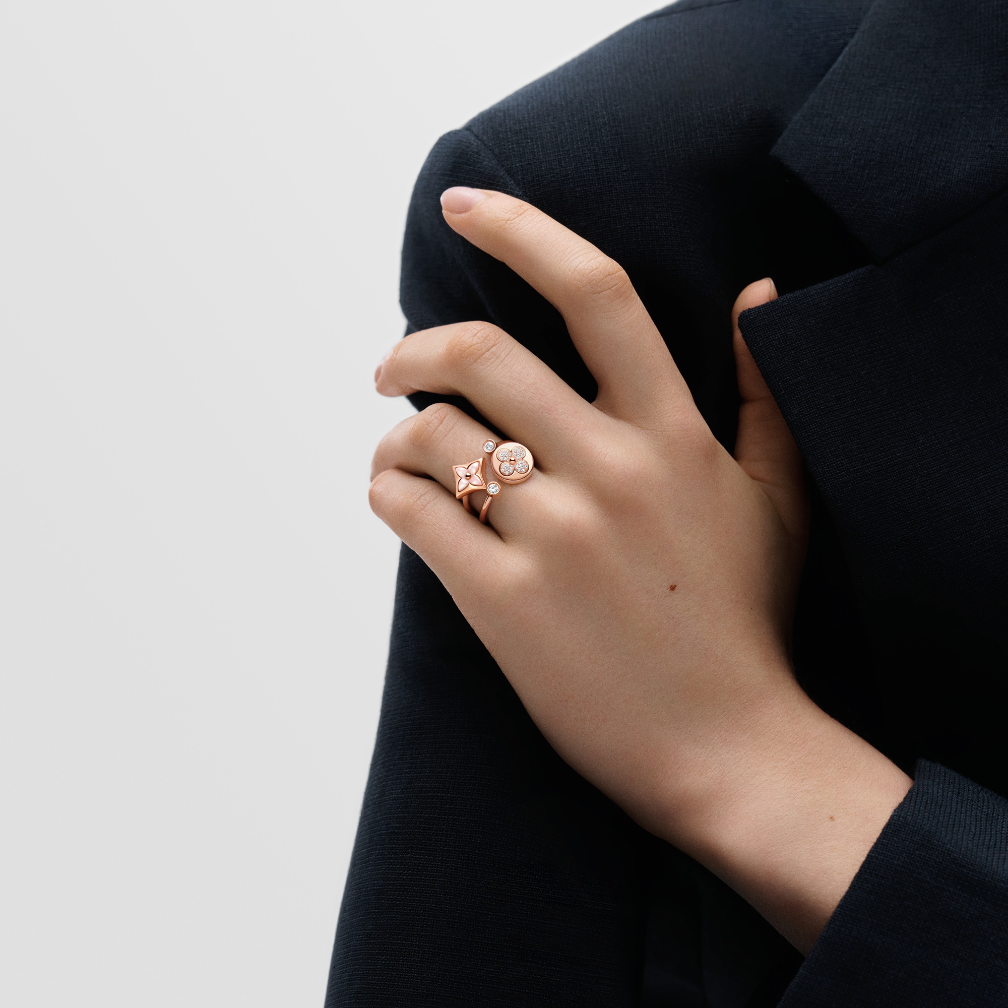 Color Blossom Mini Star Ring, Roségold, rosafarbenes Perlmutt und Diamant  Schmuck Kategorien Alle Schmuckstücke | LOUIS VUITTON (Zoom)