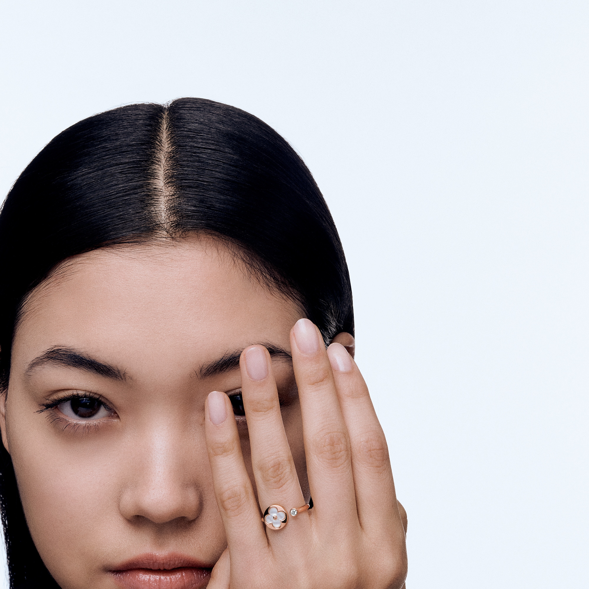 Color Blossom Mini Sun Ring, Roségold, weißes Perlmutt und Diamant  Schmuck Kategorien Alle Schmuckstücke | LOUIS VUITTON (Zoom)