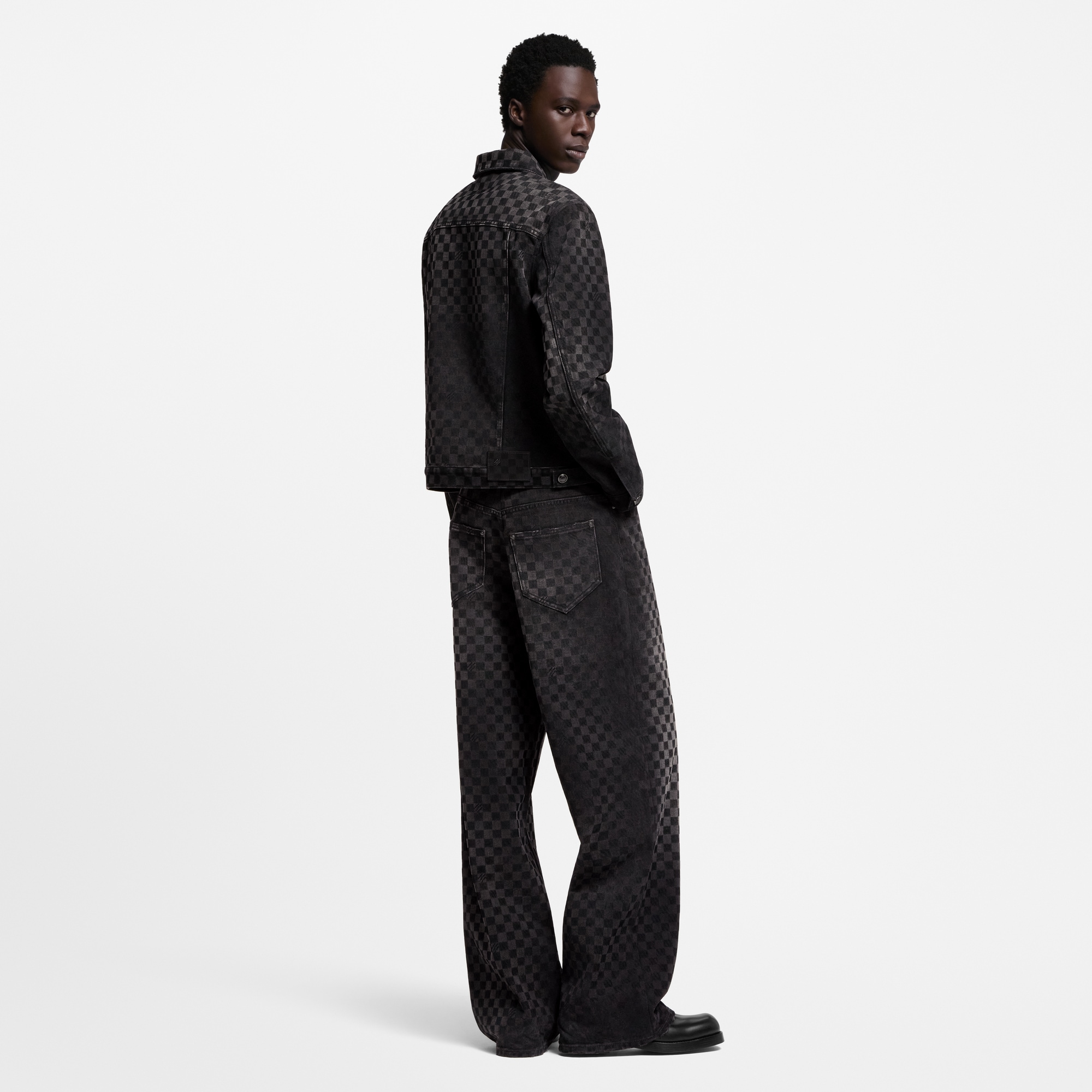 Denim-Jacke im Trucker-Stil mit geflocktem Damier-Motiv  Herren Ready to Wear Jacken und Mäntel | LOUIS VUITTON (Zoom)