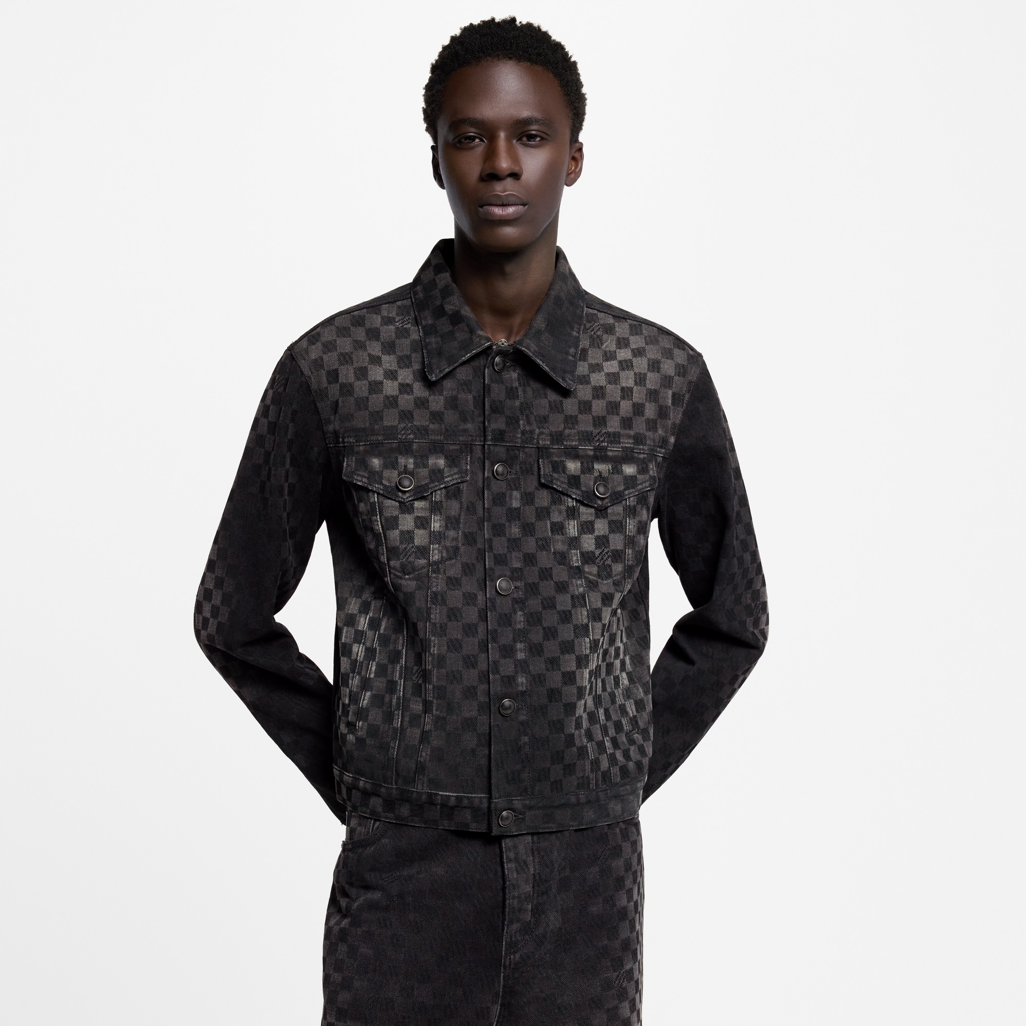 Denim-Jacke im Trucker-Stil mit geflocktem Damier-Motiv  Herren Ready to Wear Jacken und Mäntel | LOUIS VUITTON (Zoom)