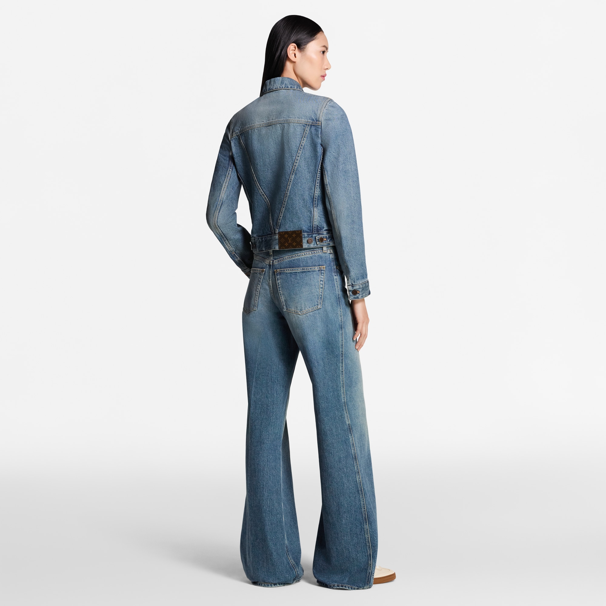 Denim-Jacke mit LV Patch  Damen Ready to Wear Mäntel und Jacken | LOUIS VUITTON (Zoom)
