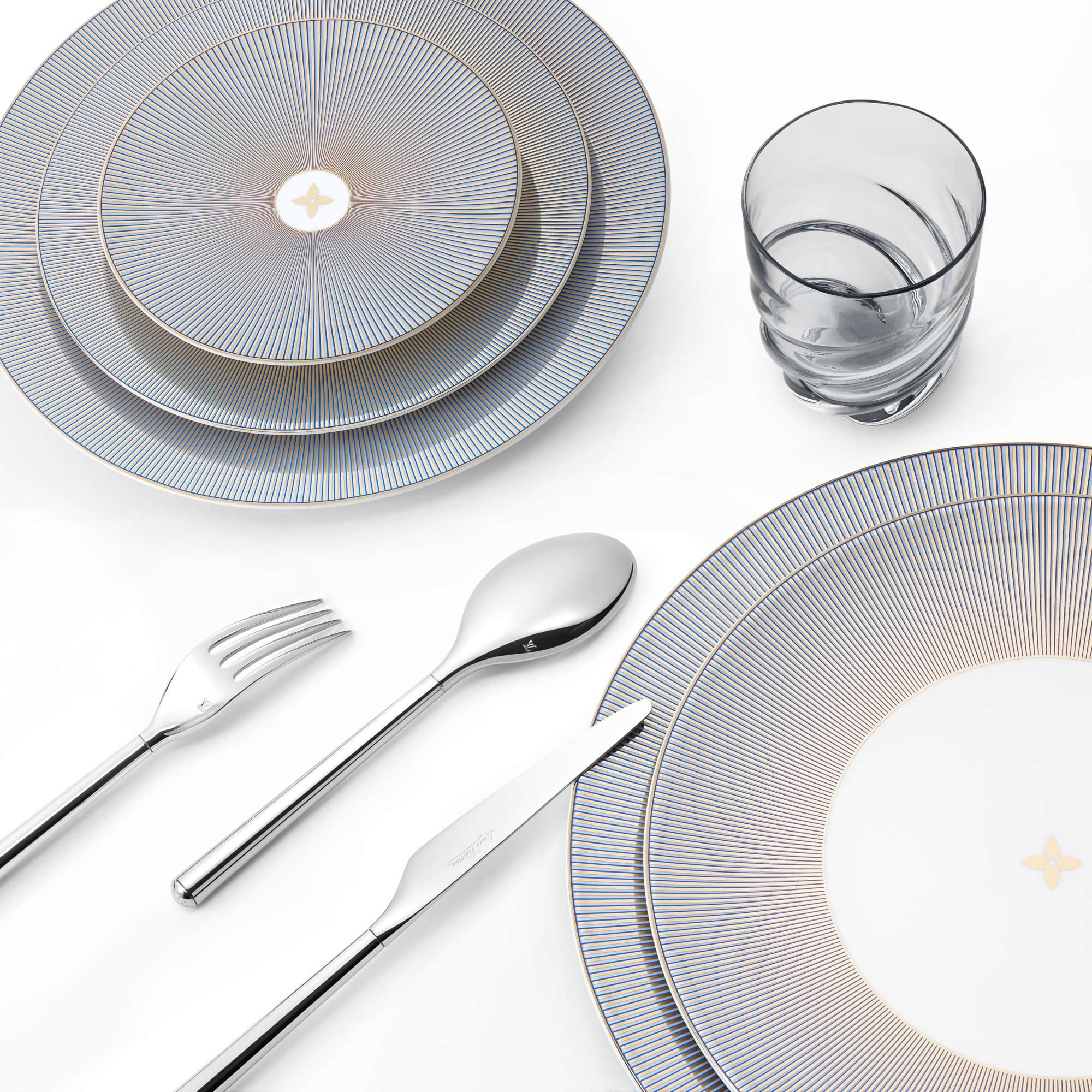 Dichroic Set mit 2 Brottellern  Trunks, Reisen und Wohnen Wohnen und Art of Dining Art of Dining | LOUIS VUITTON (Zoom)