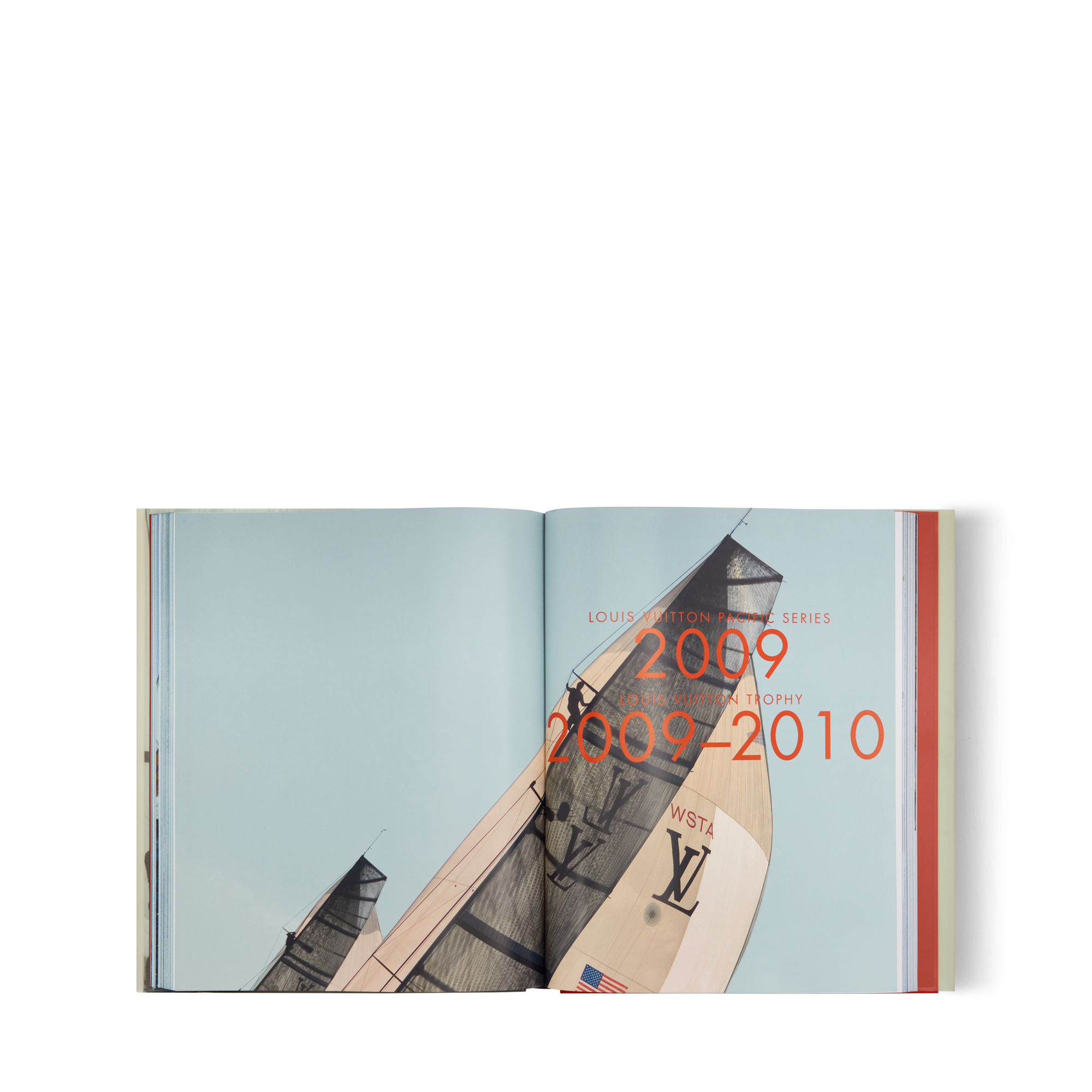 Die Geschichte des Louis Vuitton Cups  Trunks, Reisen und Wohnen Bücher und Schreibaccessoires Bücher | LOUIS VUITTON (Zoom)