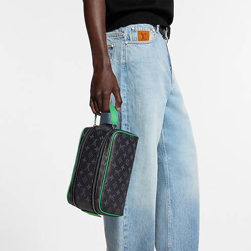 Dopp Kit Monogram Eclipse Canvas Herren Reisegepäck Reiseaccessoires | LOUIS VUITTON (Zoom)