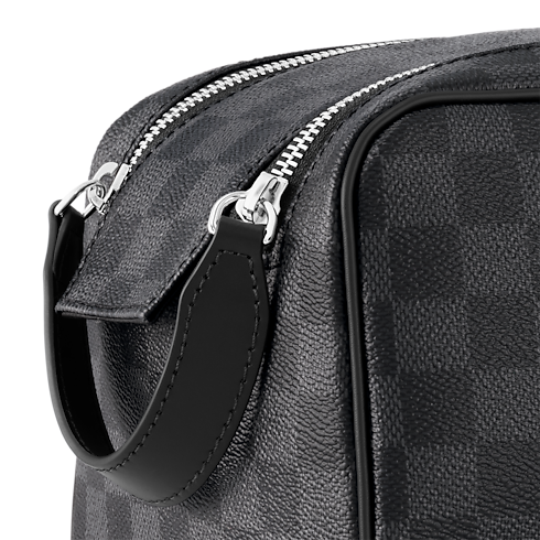 Dopp Kit Poche Toilette Damier Graphite Canvas Herren Reisegepäck Vollständige Reisegepäckkollektion und Accessoires | LOUIS VUITTON (Zoom)