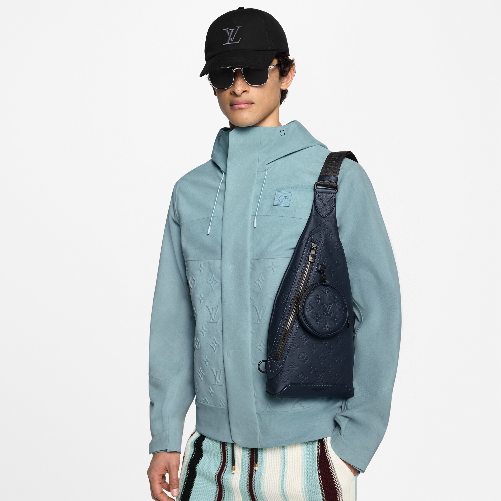Duo Sling Bag Monogram Shadow Taschen und Kleinlederwaren Damen Handtaschen Neuheiten | LOUIS VUITTON (Zoom)