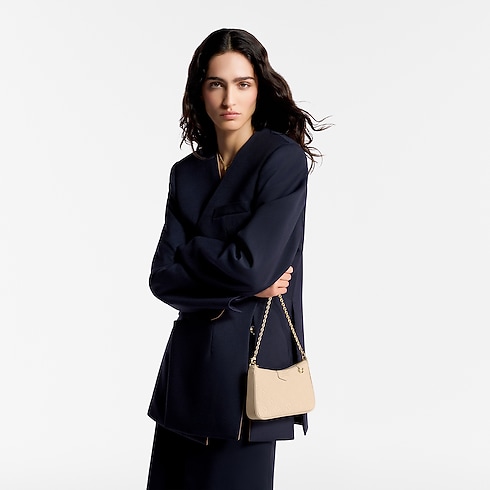 Easy Pouch On Strap Monogram Empreinte Leder Damen Geldbörsen und Kleinlederwaren Alle Geldbörsen und Kleinlederwaren | LOUIS VUITTON (Zoom)