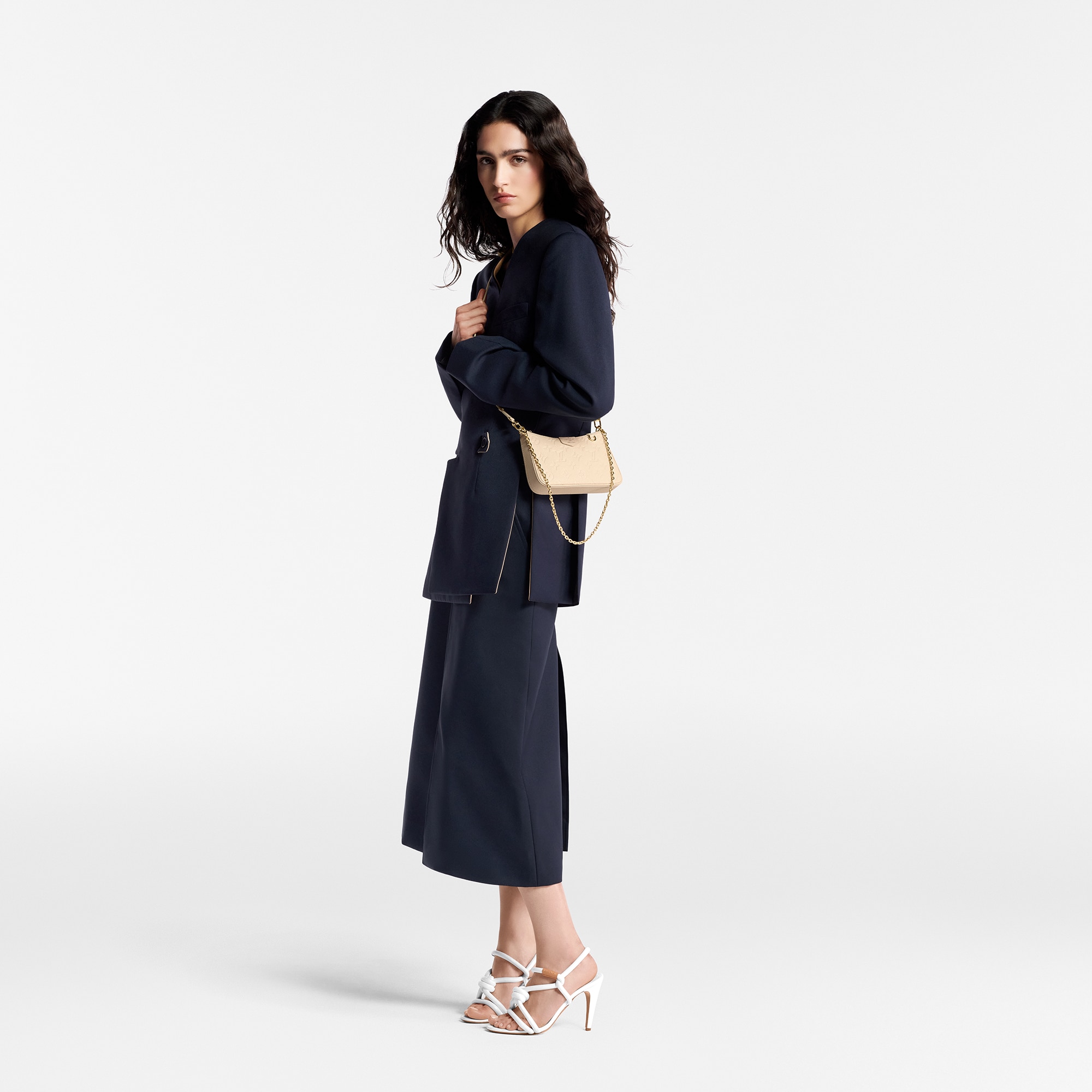 Easy Pouch On Strap Monogram Empreinte Leder Damen Geldbörsen und Kleinlederwaren Alle Geldbörsen und Kleinlederwaren | LOUIS VUITTON (Zoom)