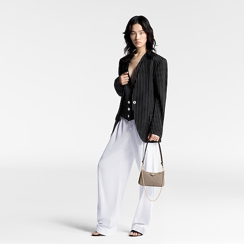 Easy Pouch On Strap Monogram Empreinte Leder Damen Geldbörsen und Kleinlederwaren Alle Geldbörsen und Kleinlederwaren | LOUIS VUITTON (Zoom)