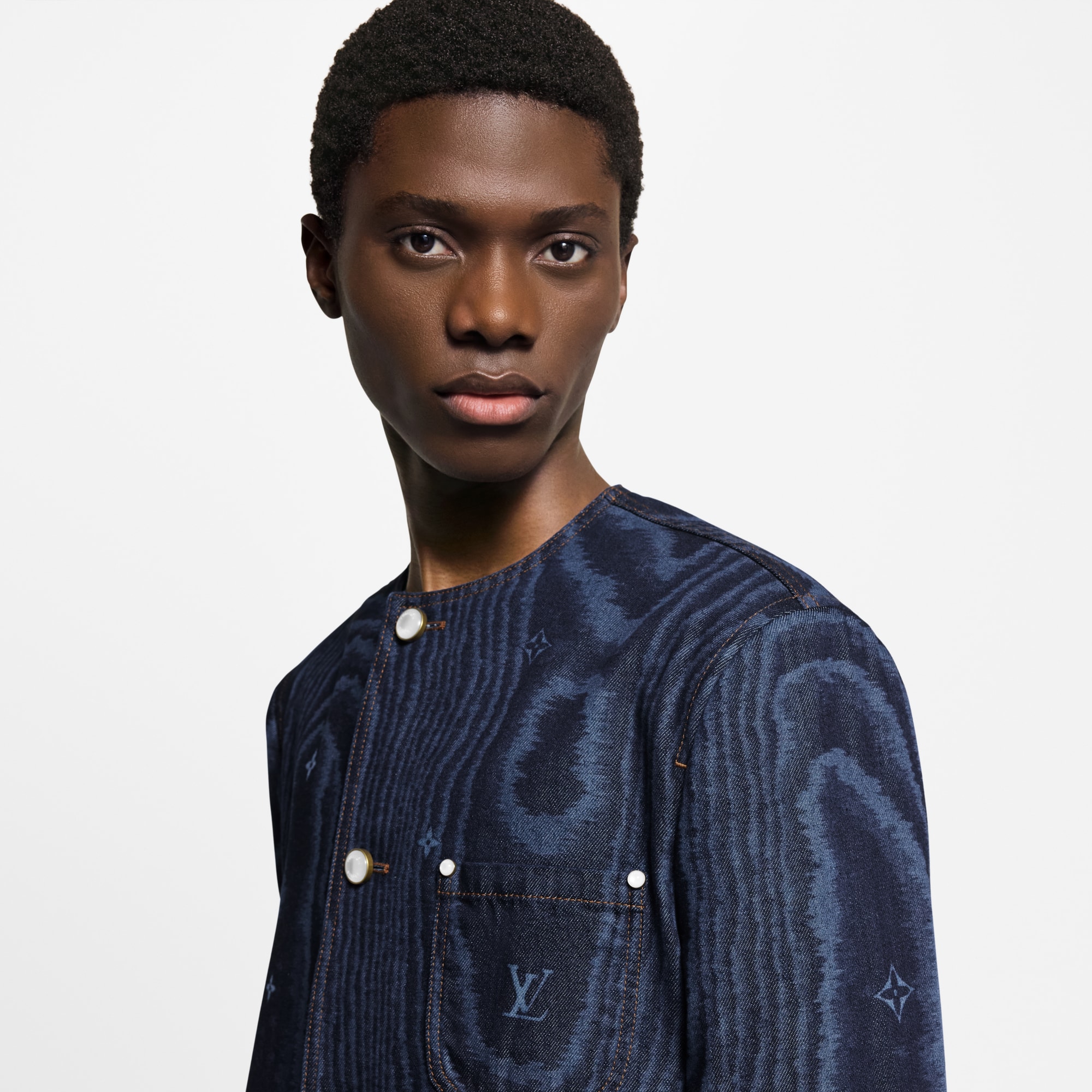 Elegante Jacke aus Denim ohne Kragen  Herren Ready to Wear Vollständige Ready to Wear | LOUIS VUITTON (Zoom)