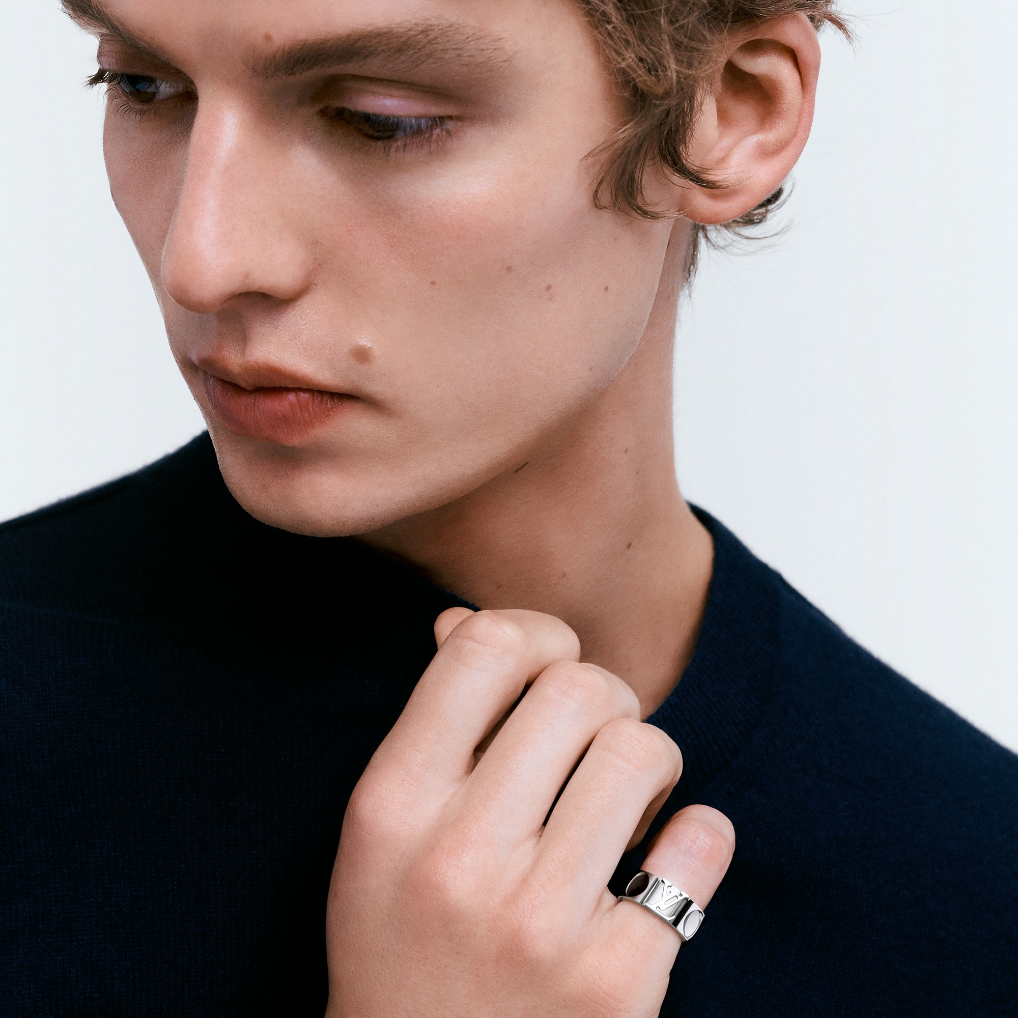 Empreinte breiter Ring, Weißgold  Schmuck Kategorien Alle Schmuckstücke | LOUIS VUITTON (Zoom)