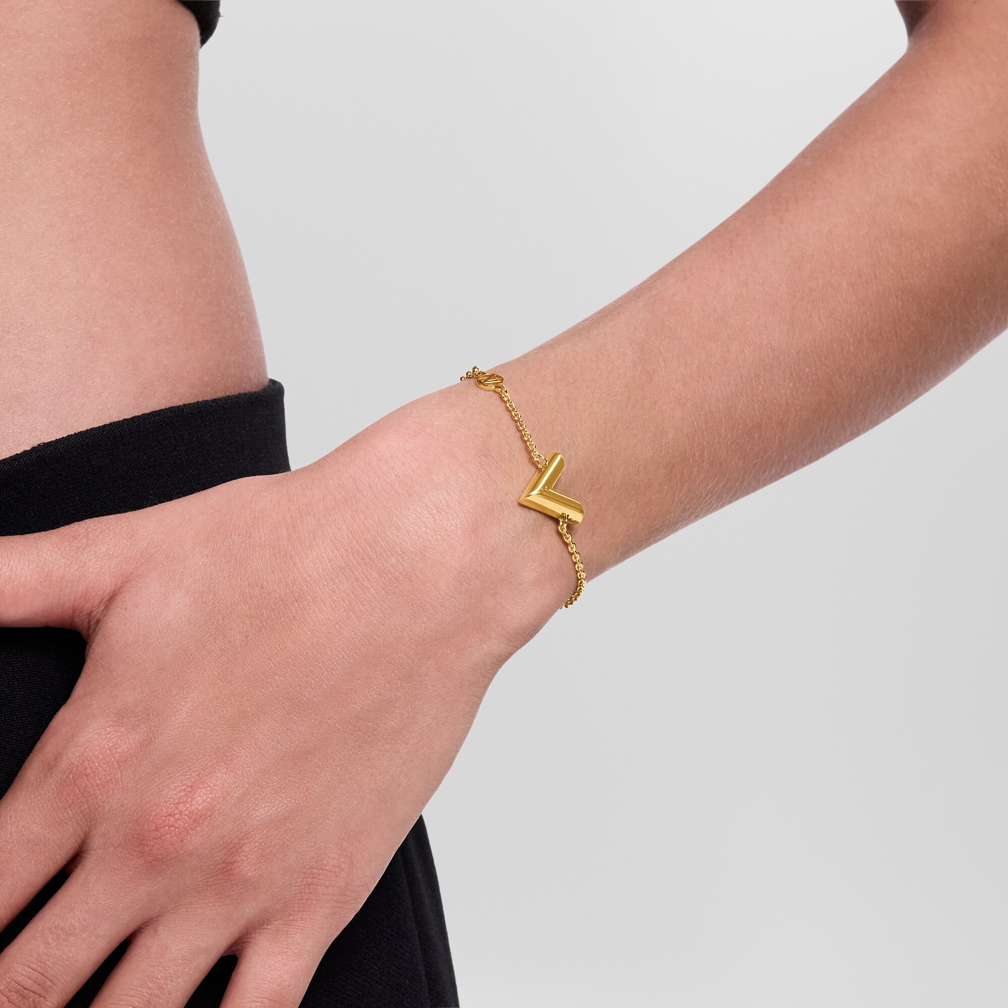 Essential V Armband S00 Damen Accessoires Neuheiten | LOUIS VUITTON (Zoom)