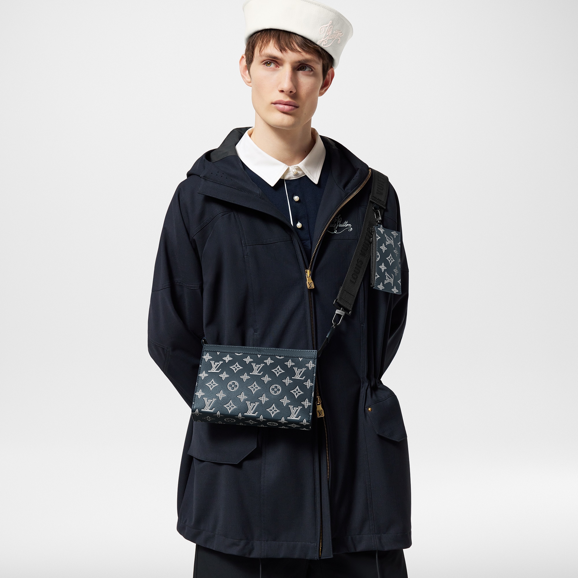 Gaston Wearable Geldbörse Monogram Shadow - Taschen | LOUIS VUITTON