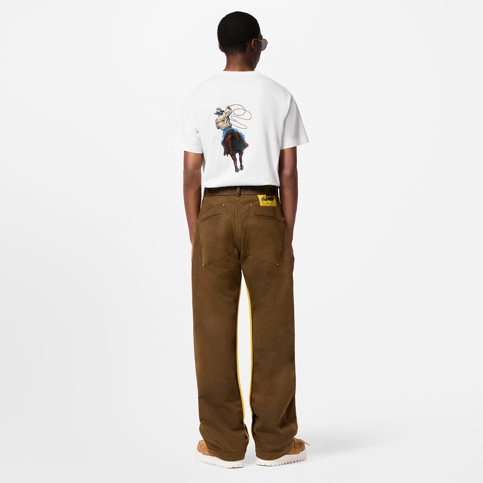 Grafisches T-Shirt aus Baumwolle mit Stickereien  Herren Ready to Wear T-Shirts und Poloshirts | LOUIS VUITTON (Zoom)
